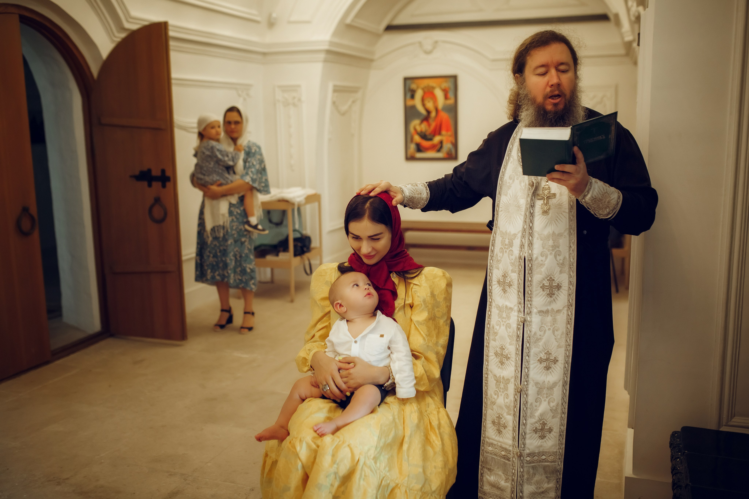 Крещение Эрнеста. Фотограф на Крещение, семейный фотограф в Москве