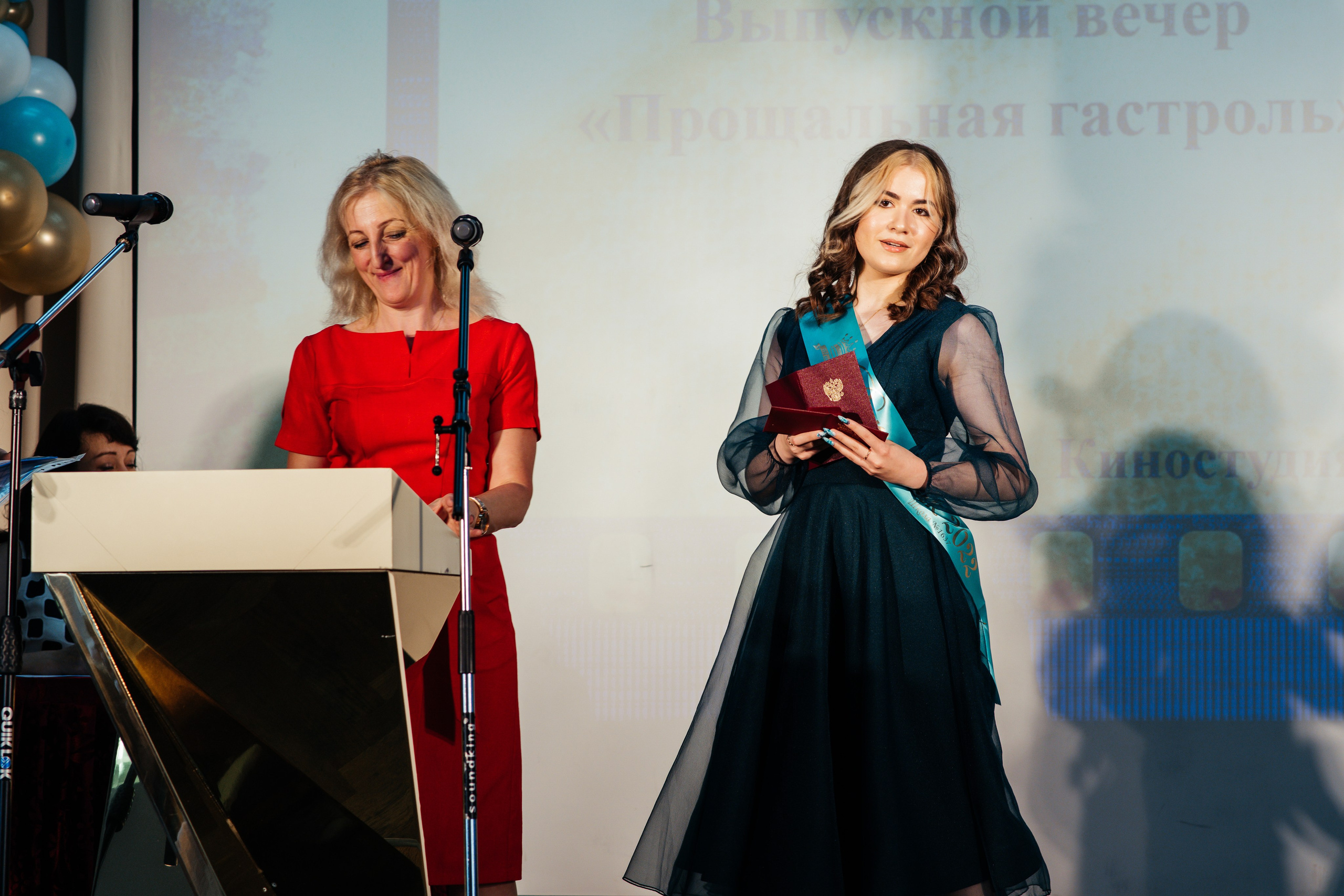 Вручение аттестатов. Выпускные альбомы в Подольске Москве и МО