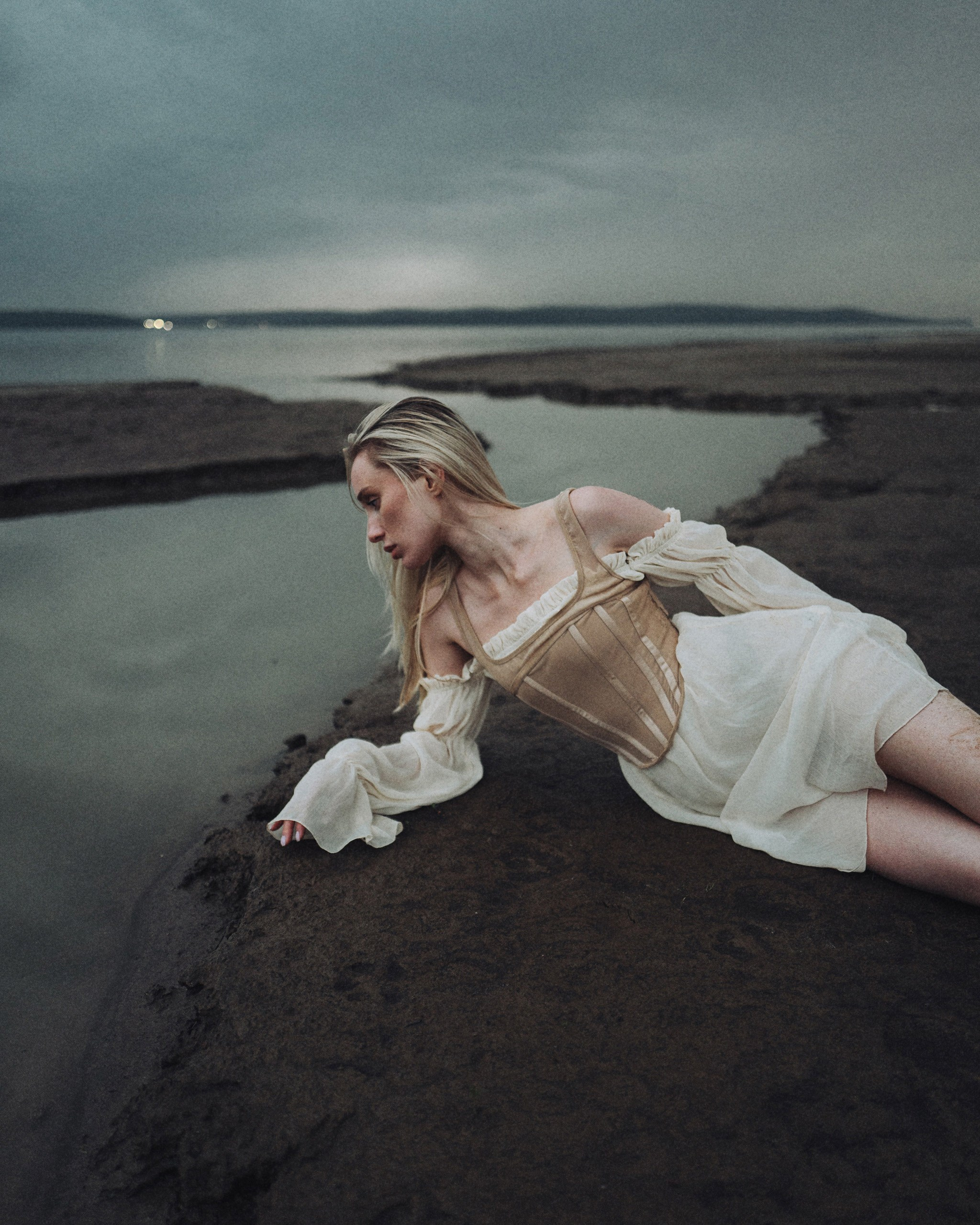 Даша «Сухой берег». Никита Линейцев — индивидуальный портретный фотограф в Москве и Иркутске