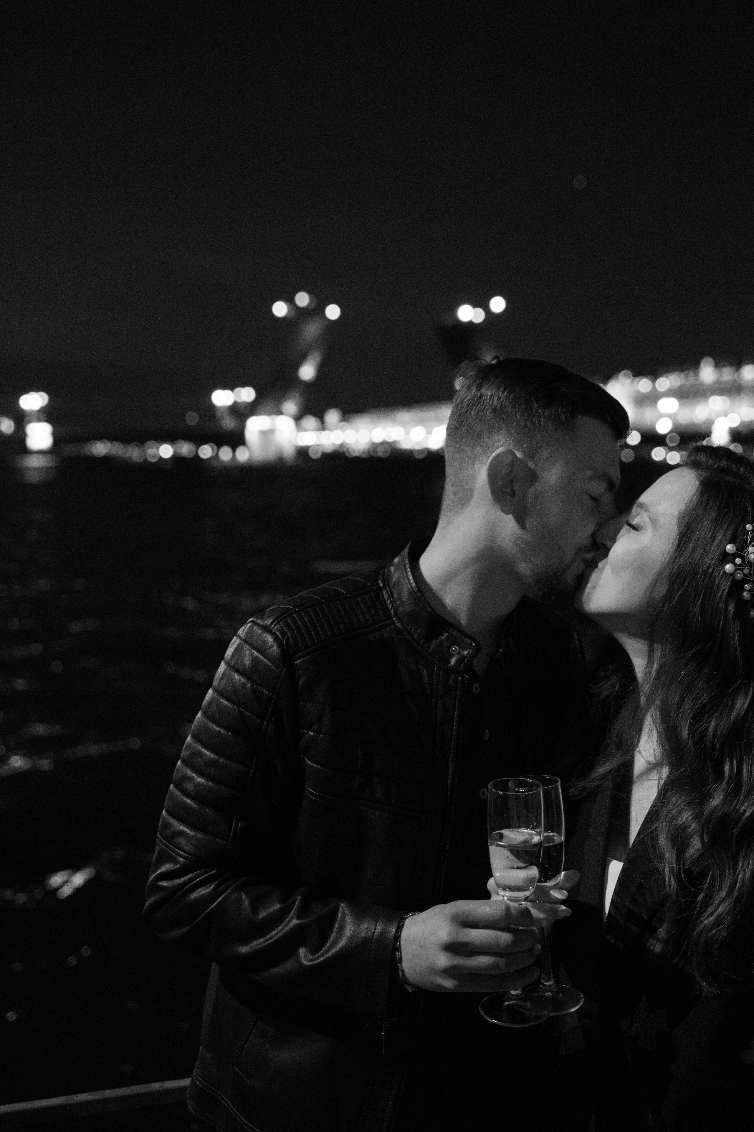 Love story «Night Petersburg». Свадебные фотограф и видеограф Наталья и Анатолий Новиковы СПб