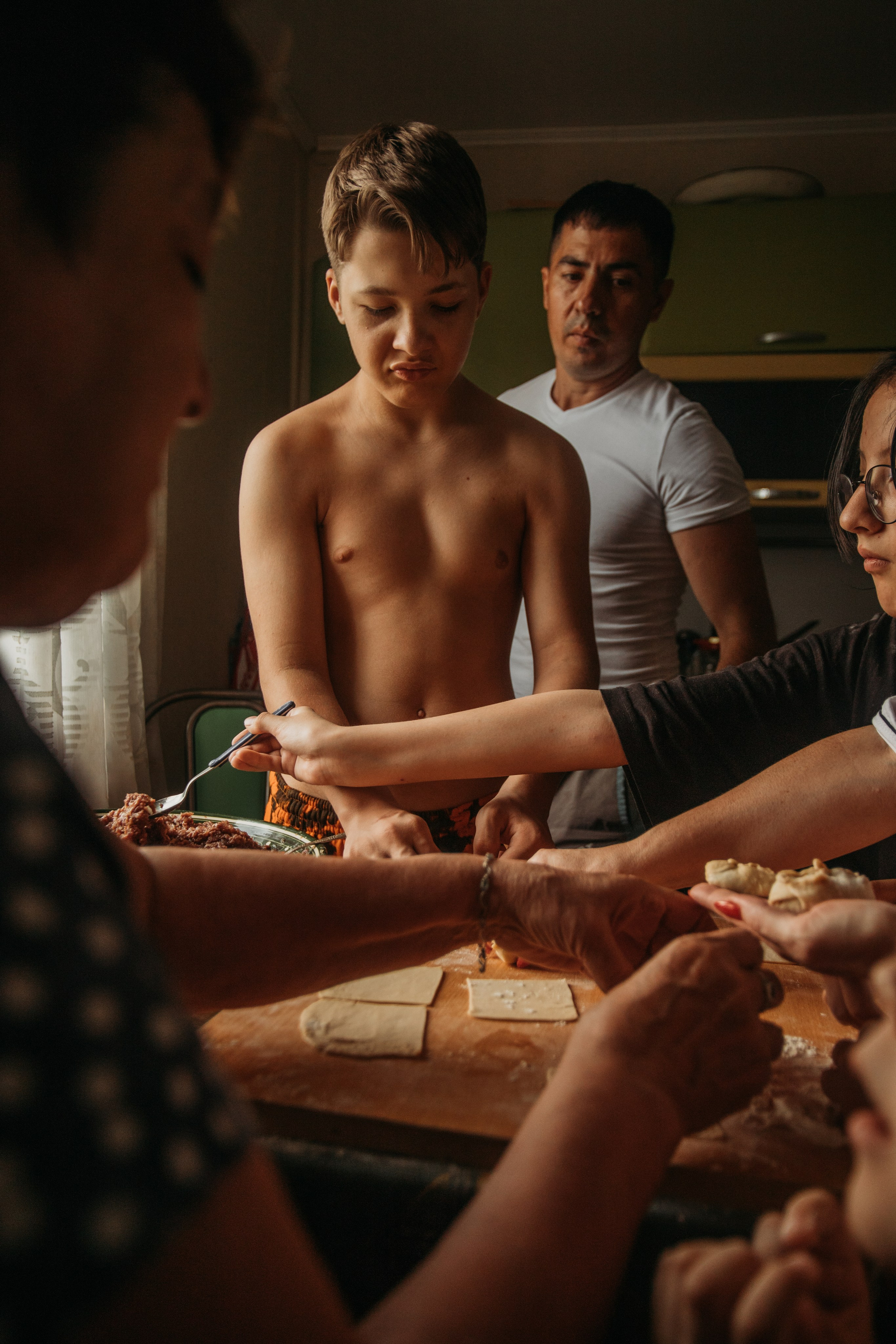 Домашняя фотосессия моей семьи. Венера Гайн. Репортажный фотограф  Тюмень. Обучение фотографии с 0