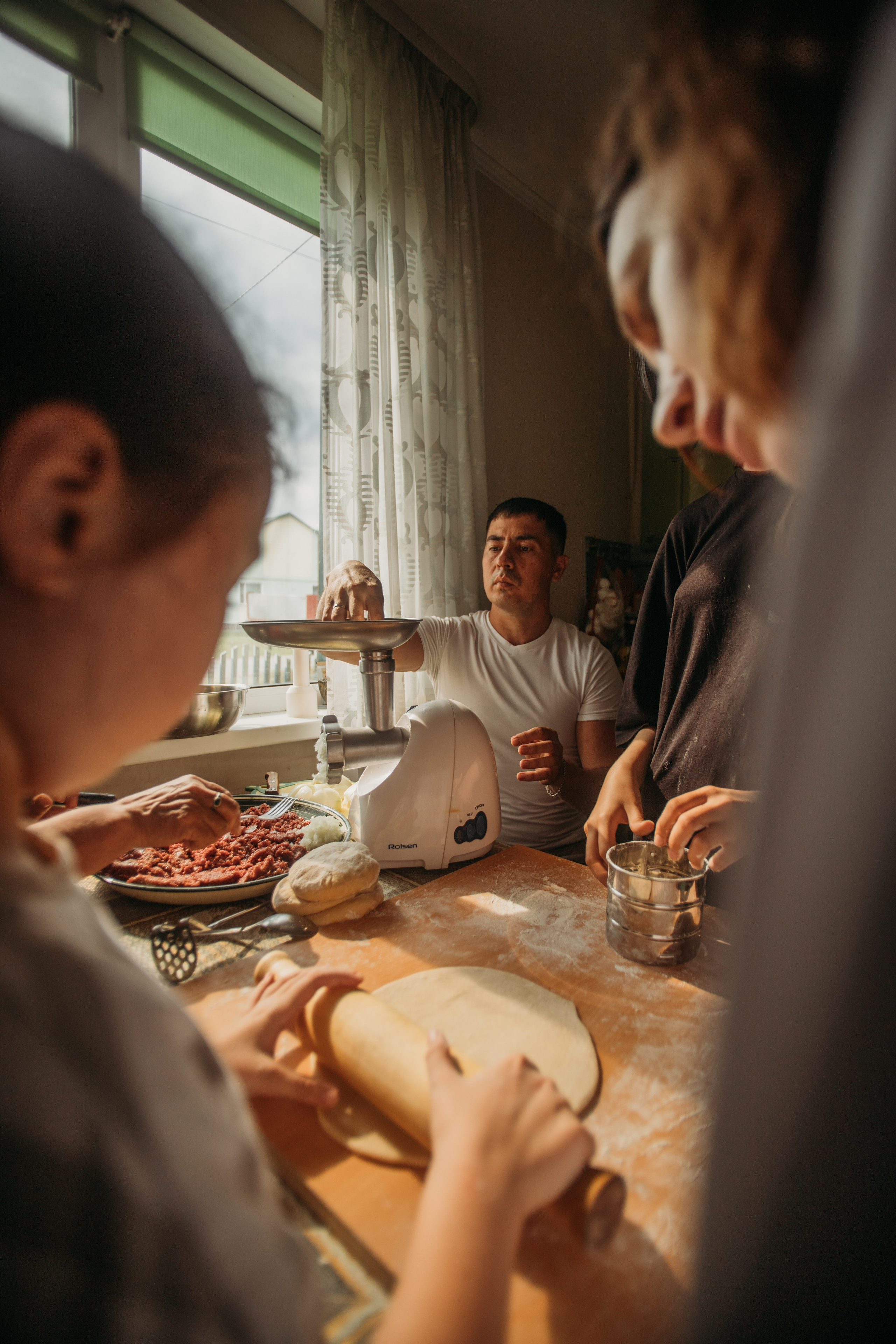 Домашняя фотосессия моей семьи. Венера Гайн. Репортажный фотограф  Тюмень. Обучение фотографии с 0