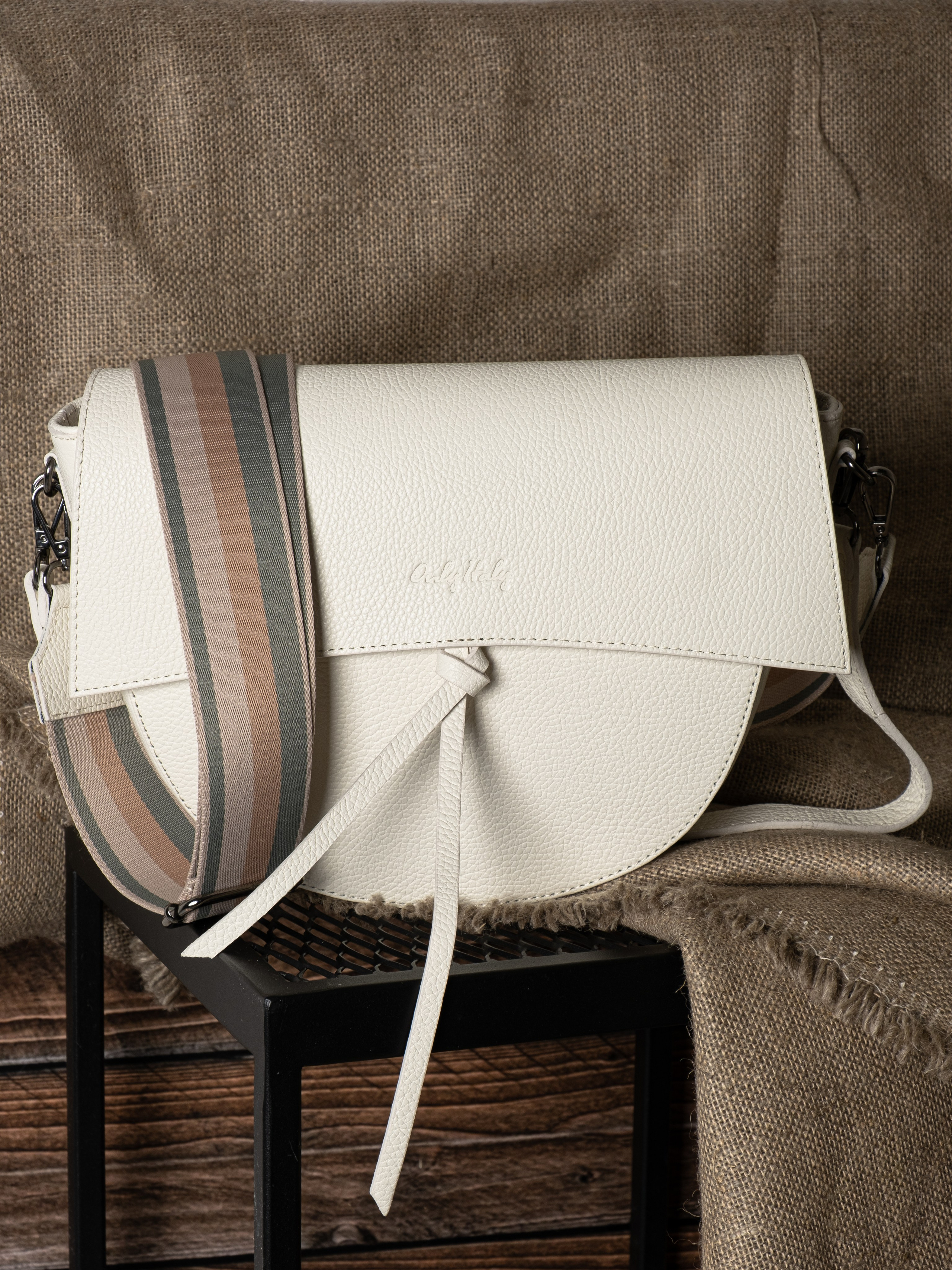 Предметная съёмка сумок для маркетплейсов. Предметный фотограф в Симферополе Антон Катунин