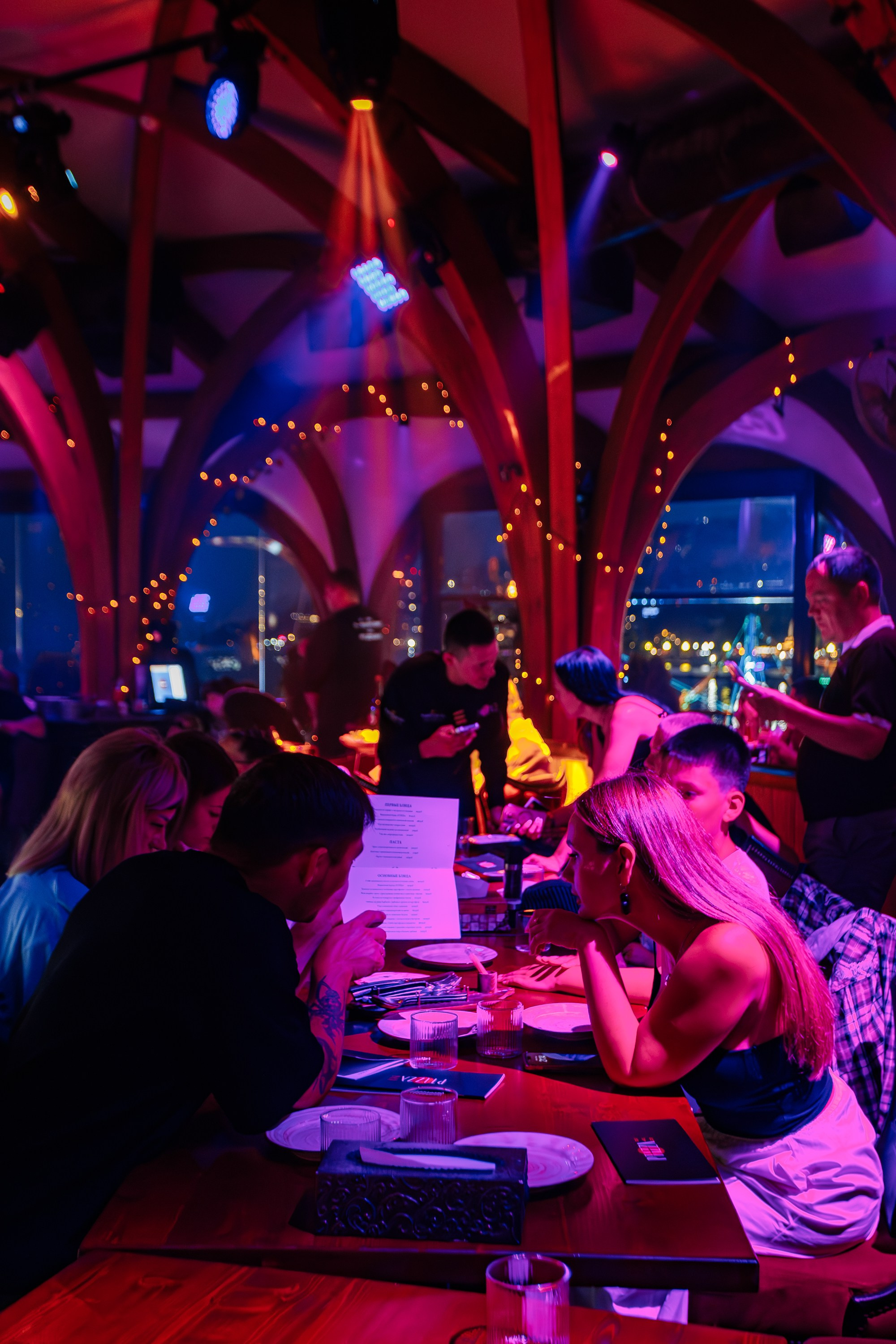 PTIZZA SHOW. Gold & Black in Ptizza Bar_Ялта_6.07.2025. Аминов Руслан | Фотограф