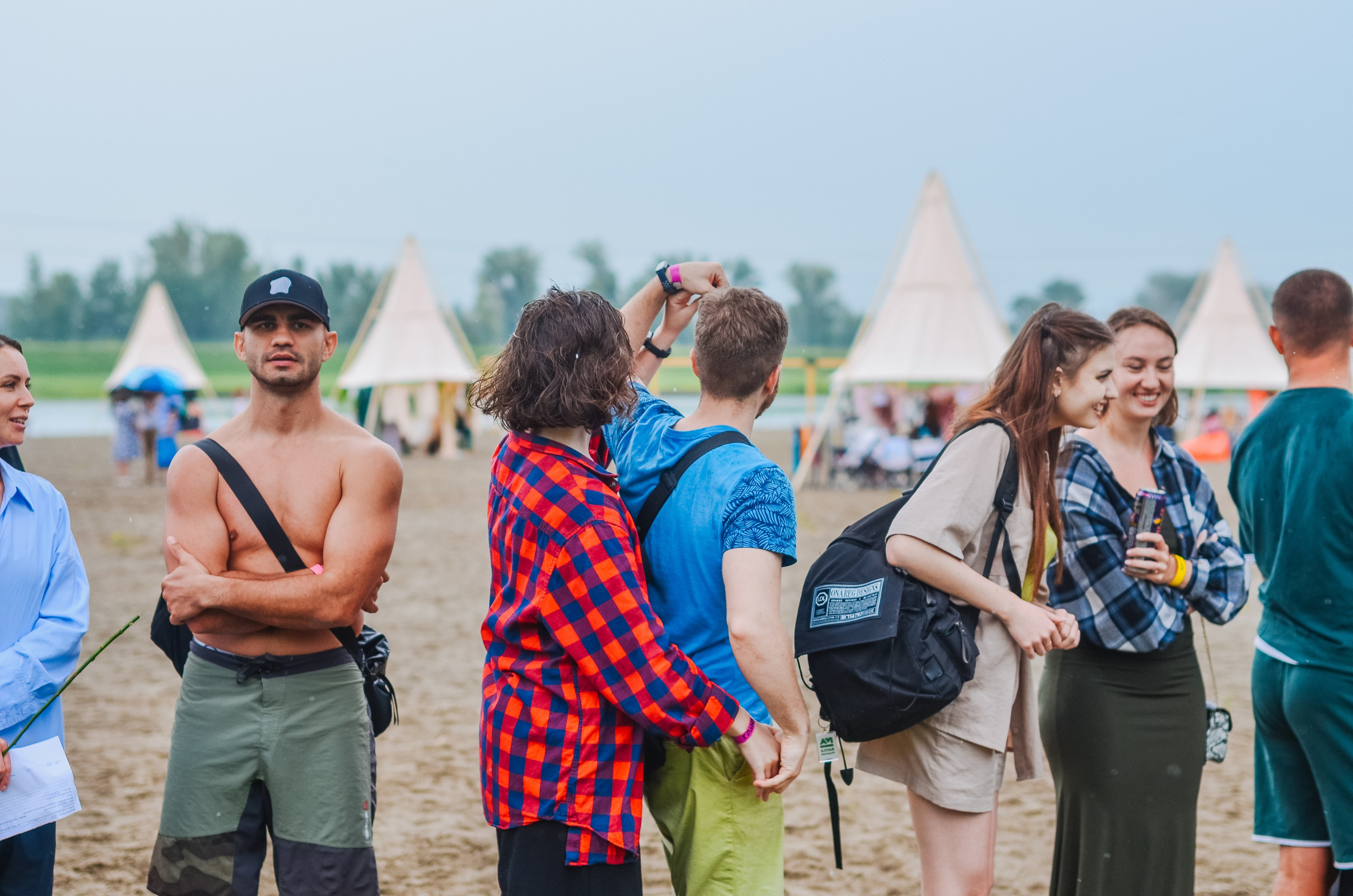 Фестиваль «Грань» 2025. Спортивная площадка. Денисова Аля — фотограф для парных съемок и индивидуальных историй в Барнауле