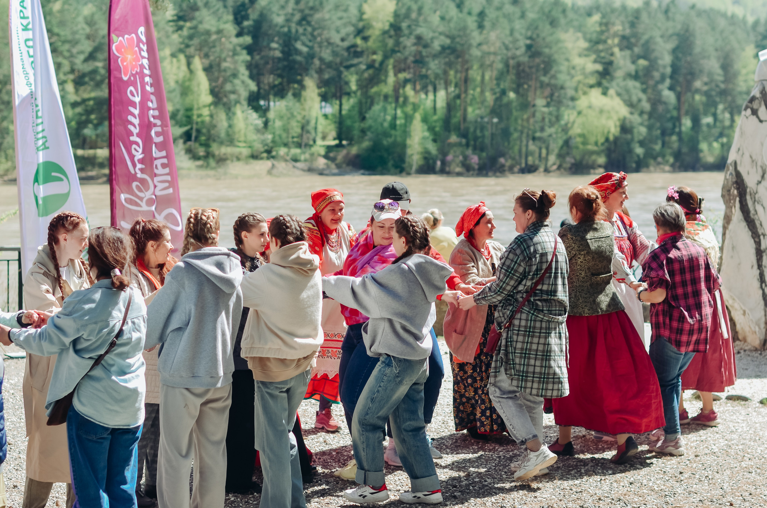 Фестиваль «Цветение Маральника на Алтае 2025». Фоторепортаж. Денисова Аля — фотограф для парных съемок и индивидуальных историй в Барнауле