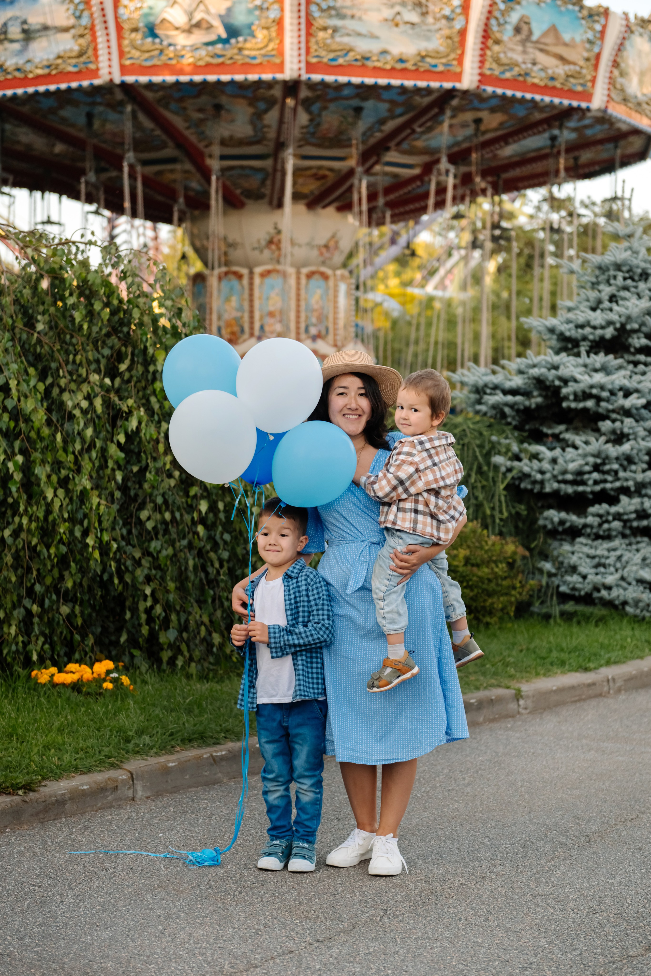 Семейная фотосессия в&nbsp;парке аттракционов на&nbsp;день рождения ребенка