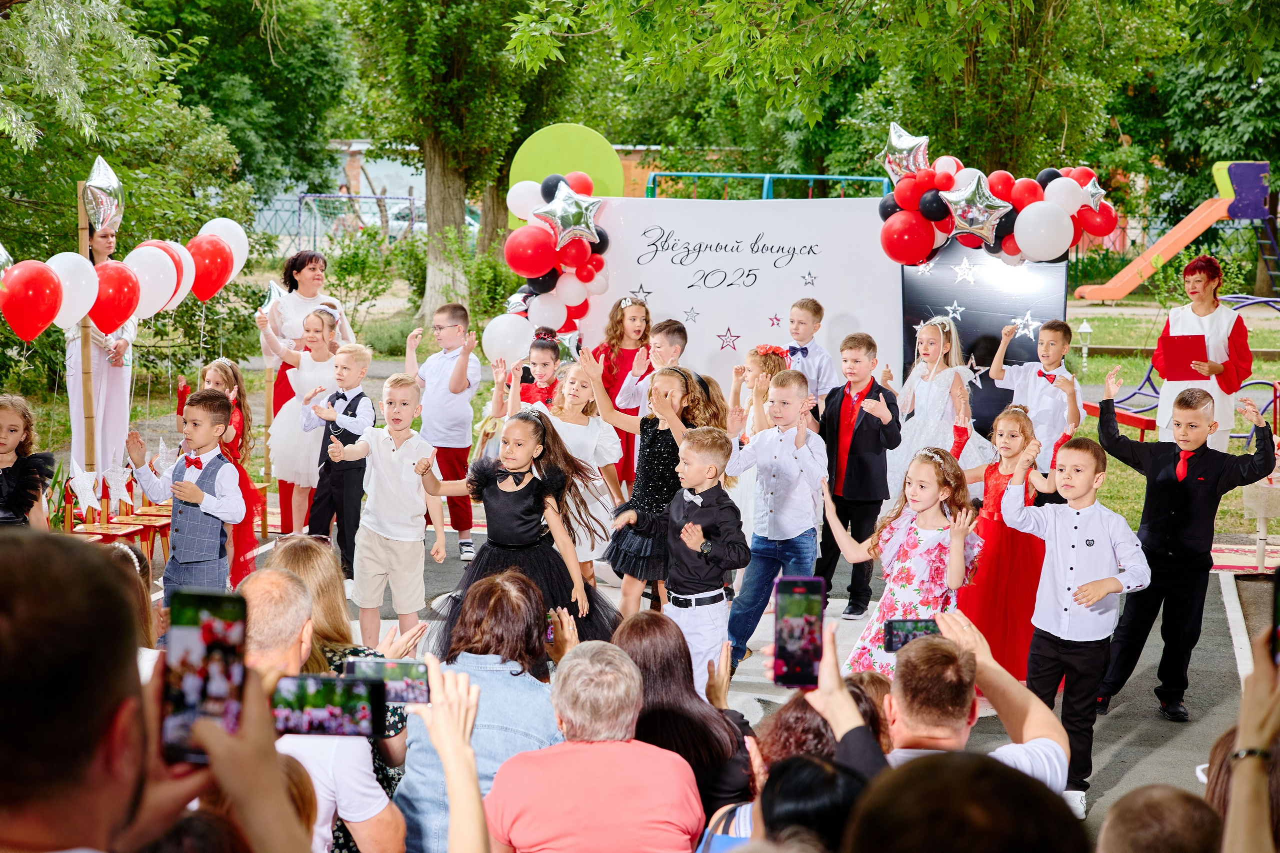 Выпускной 45 сад. Фотограф Выпускные альбомы Таганрог Сергей Коробченко