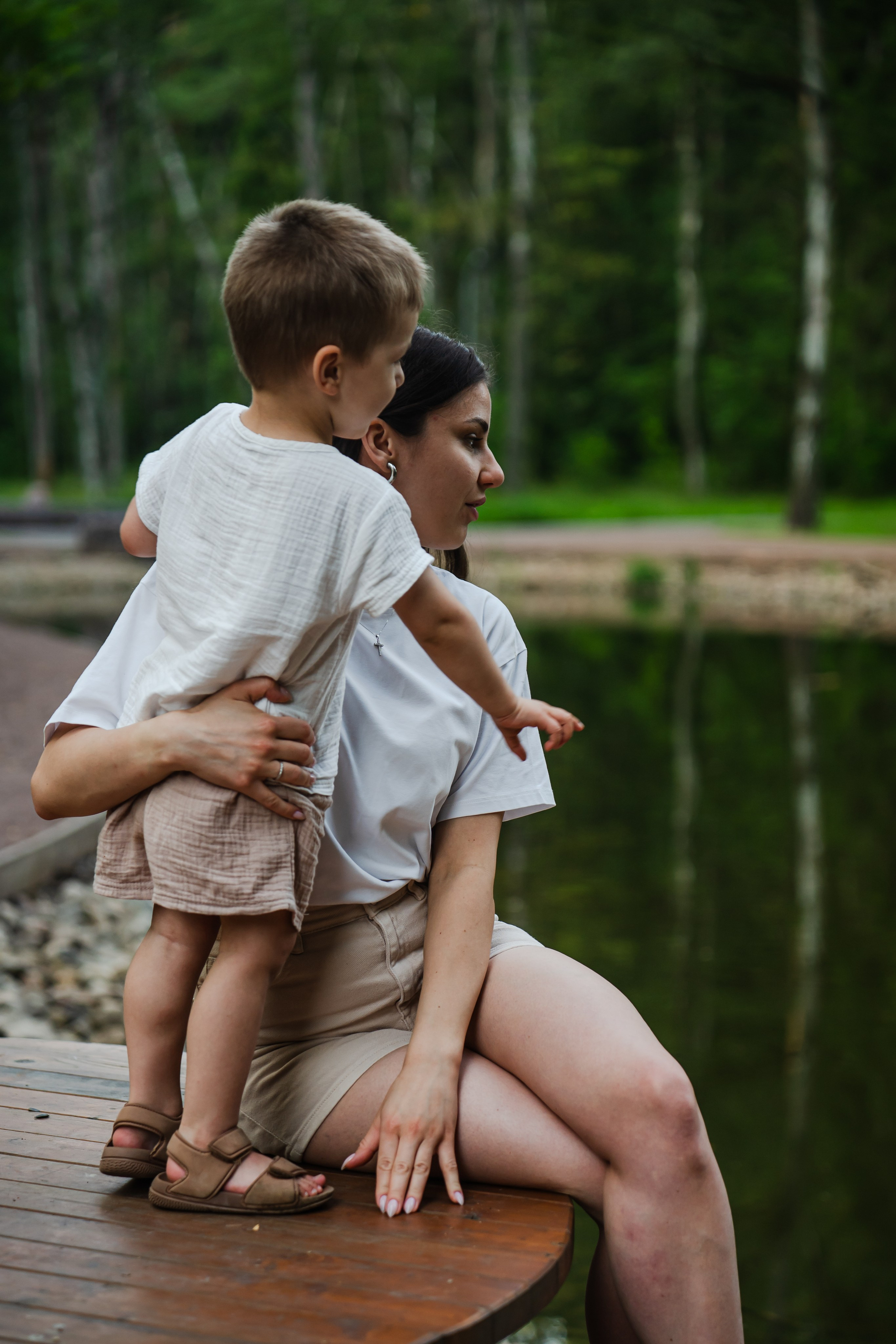 теплая атмосферная семейная фотосессия летом в парке. фотограф Людмила Строкова
