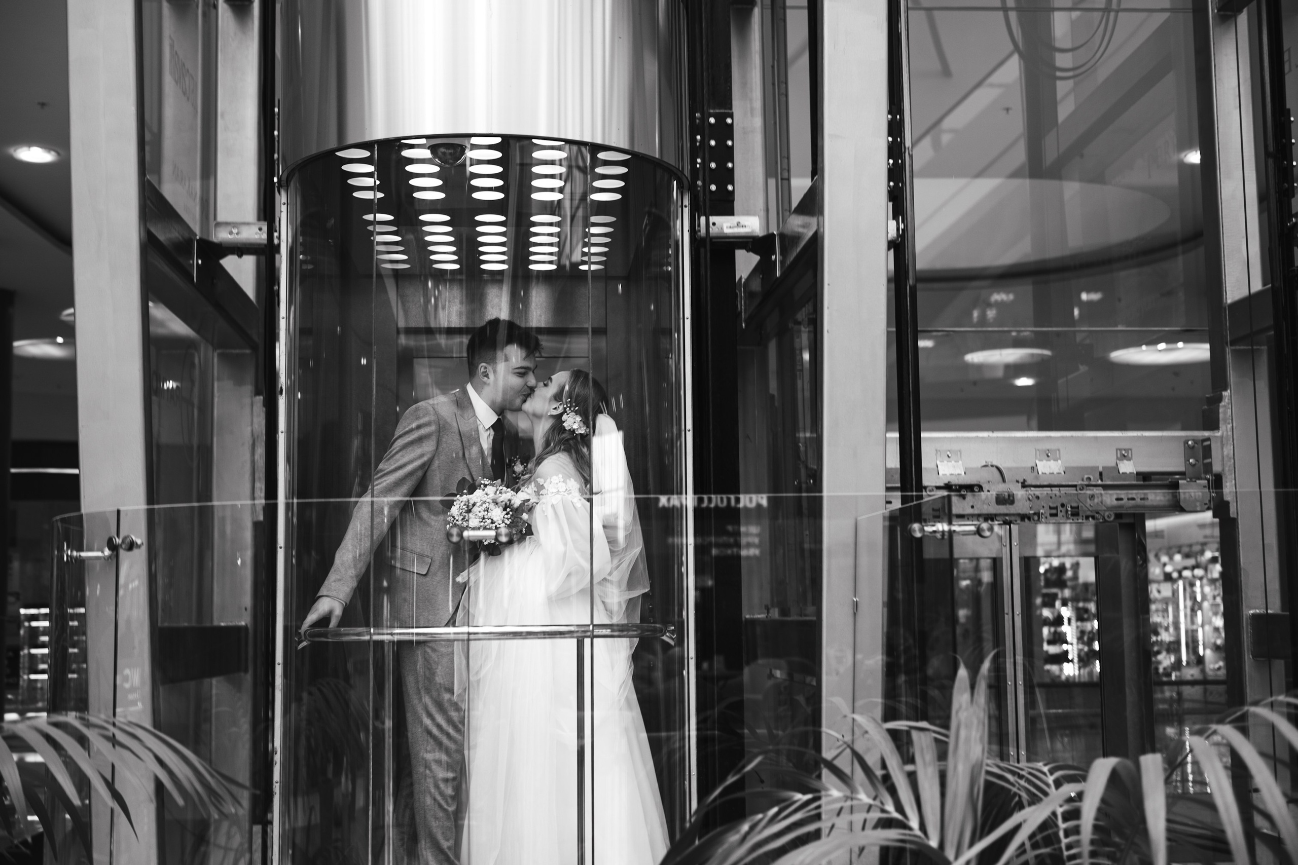 Весь день под дождем, вечером закат на озере. Свадебный и семейный фотограф София Невская