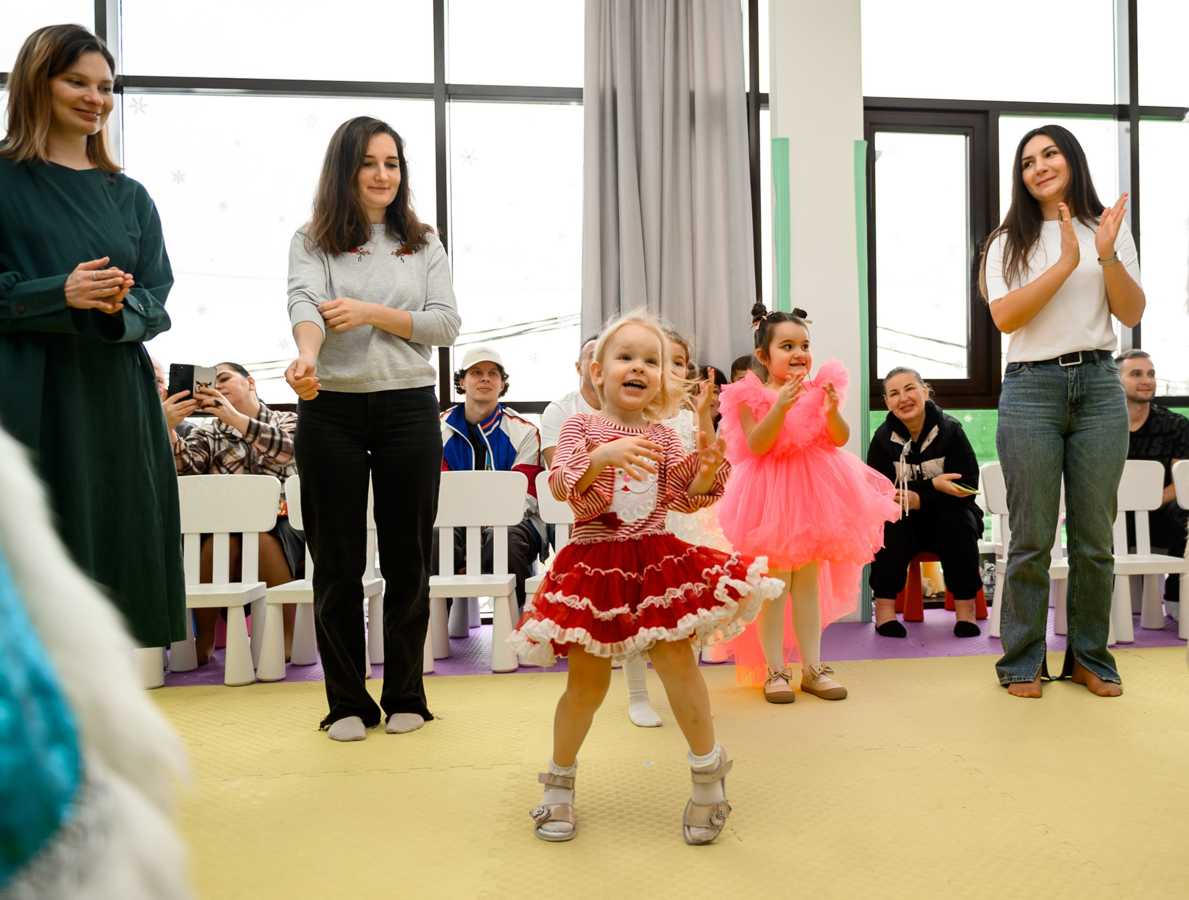 Елка 2025 в детском саду Мишка клуб. Свадебный и семейный фотограф София Невская