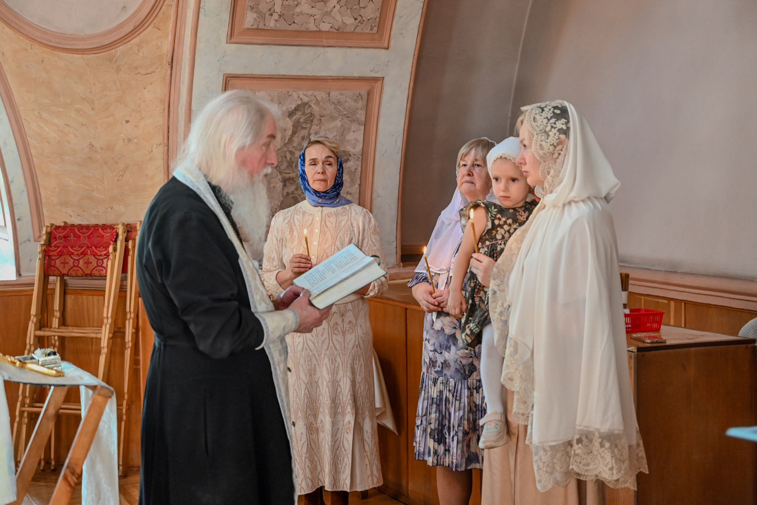 Крещение мама Анна. Семейный и детский фотограф Москва