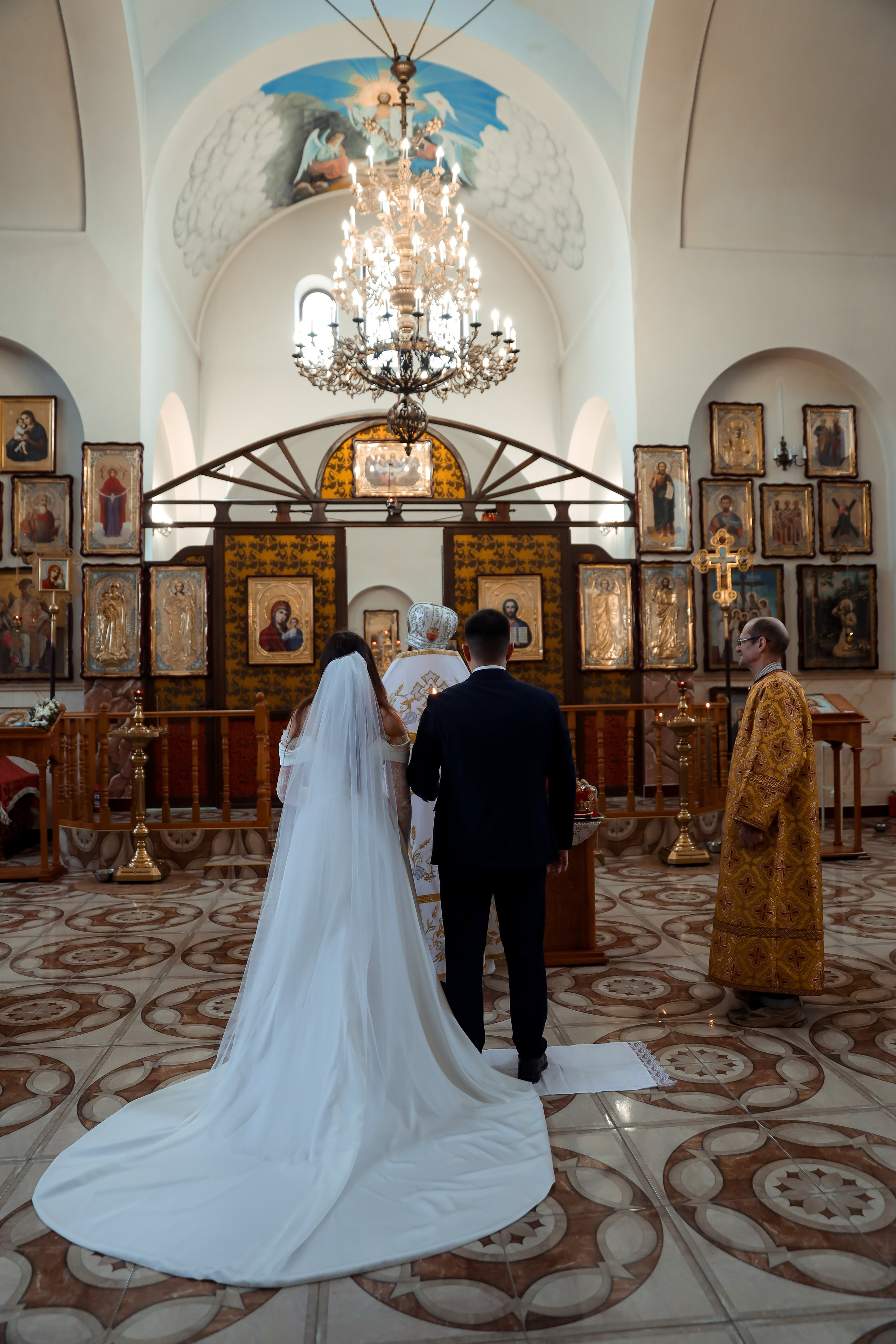 Венчание в церкви в Алуште. Свадебный фотограф в Крыму