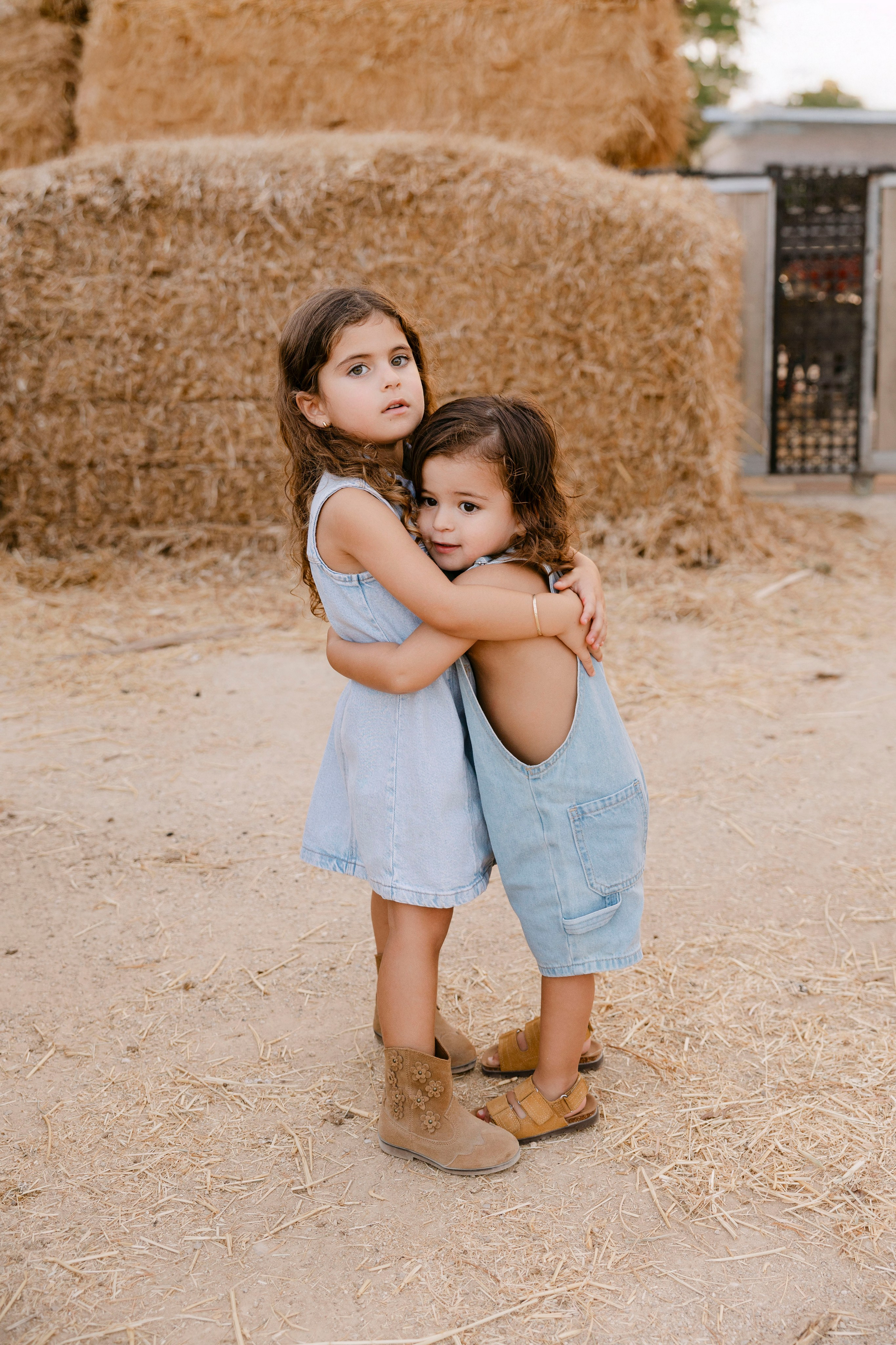 Pregnancy photoshoot at the horse farm. Главная