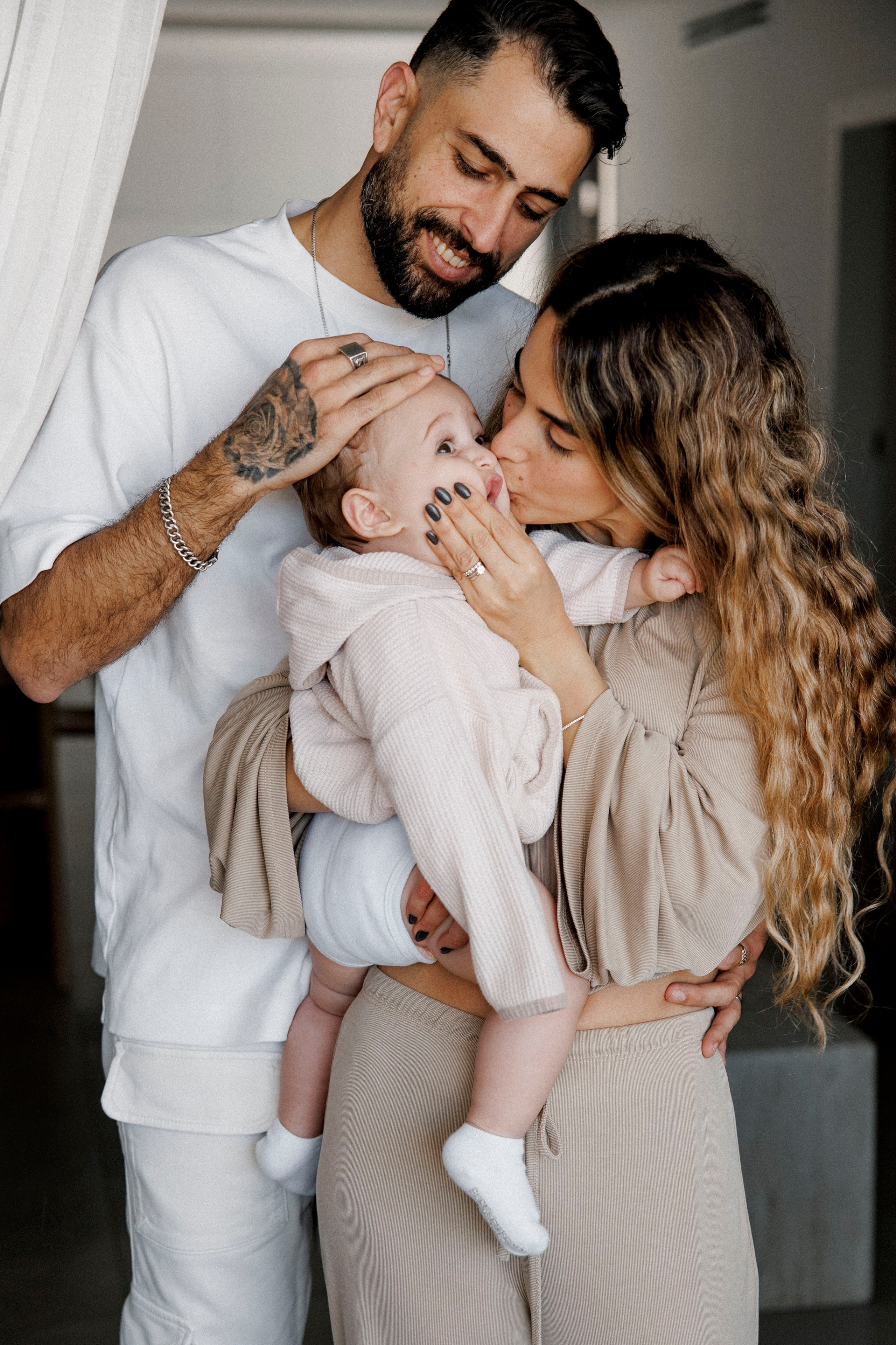 Family photoshoot at home. Главная