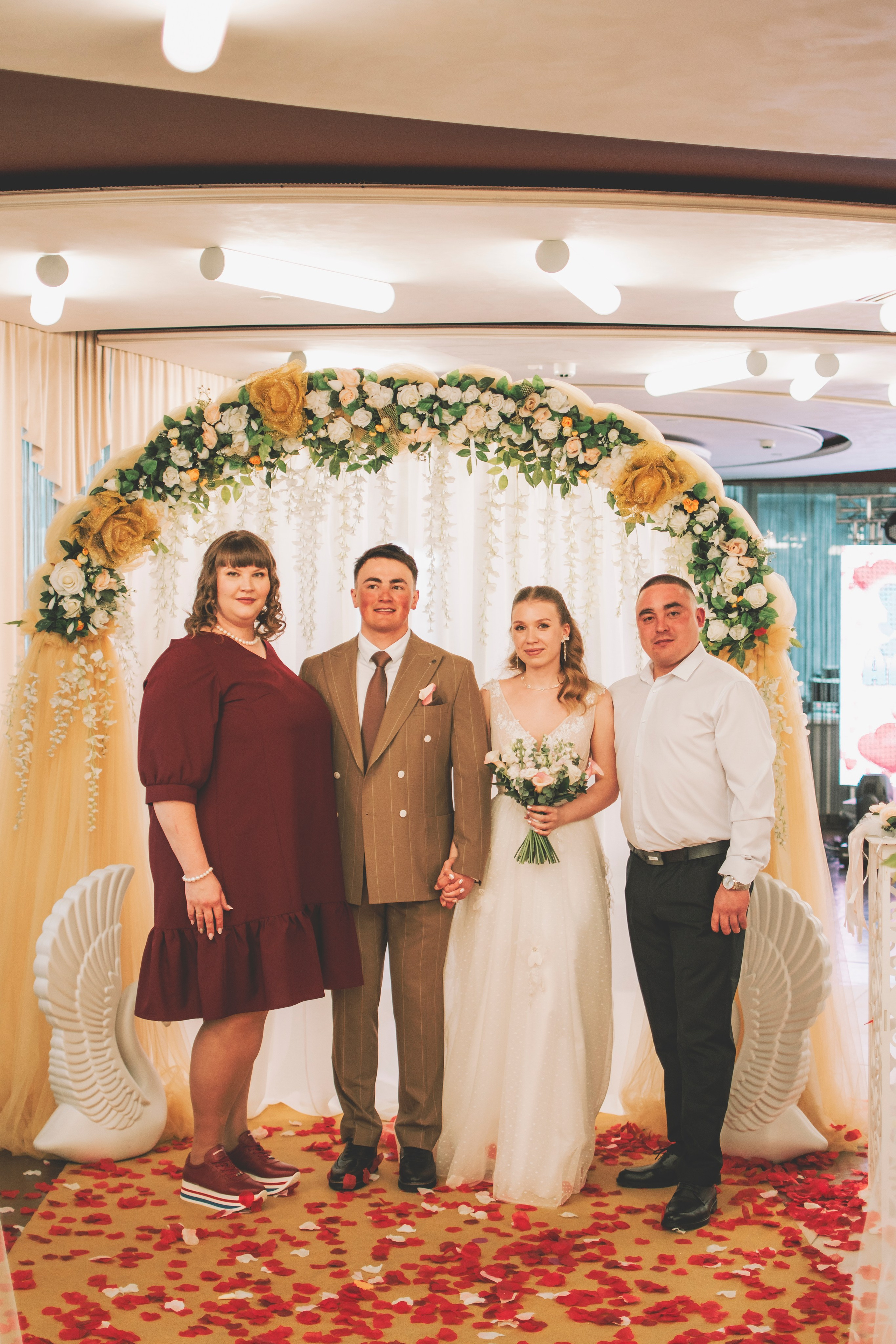 Альберт и Анастасия (Студийная фотосессия, роспись в ДК Нефтяник + фотосессия с гостями). Семейный и свадебный фотограф Губкинский и Ставрополь