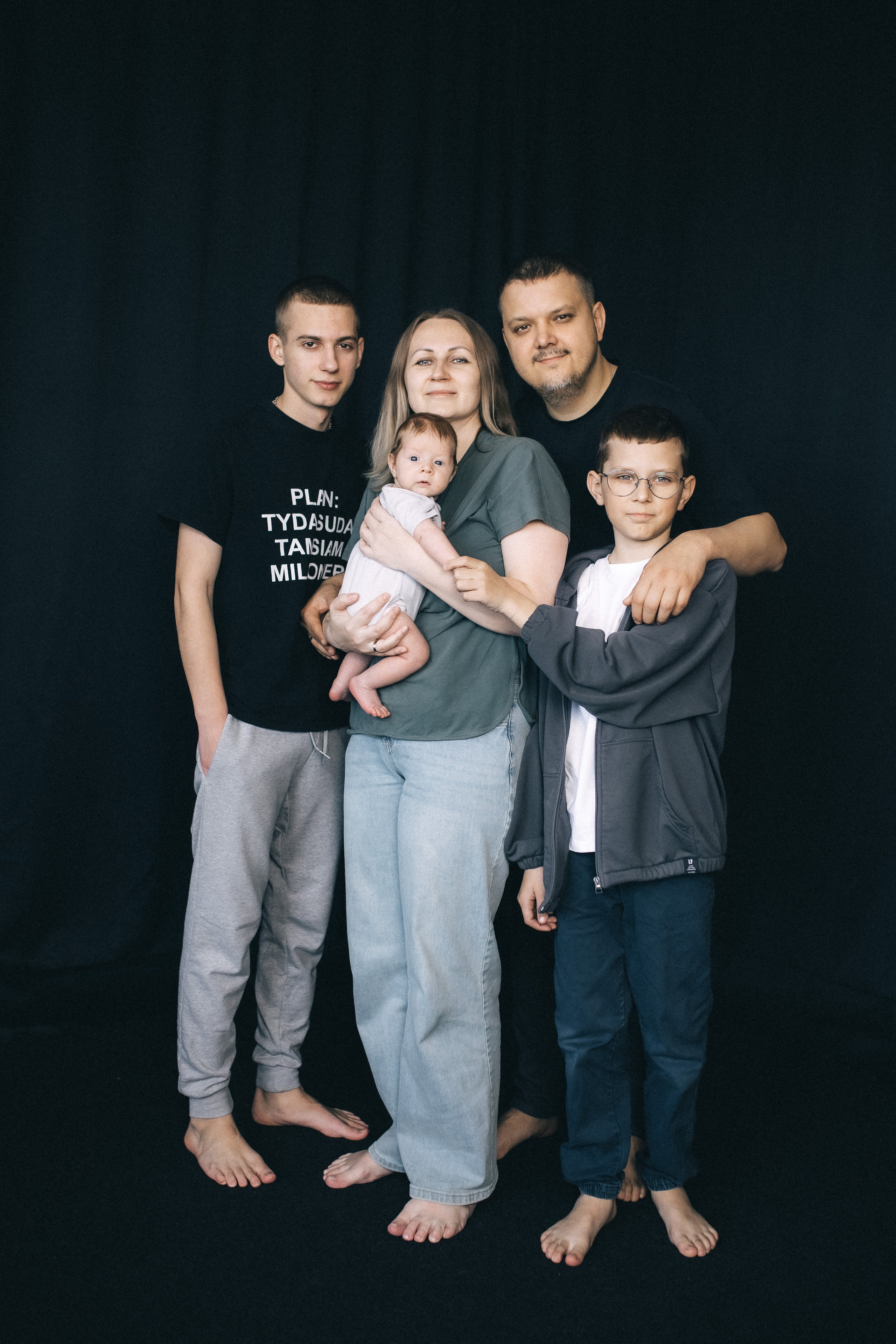 2 месяца, в студии семейная фотосессия. Профессиональный фотограф, Москва |Видное Елена Елизарова