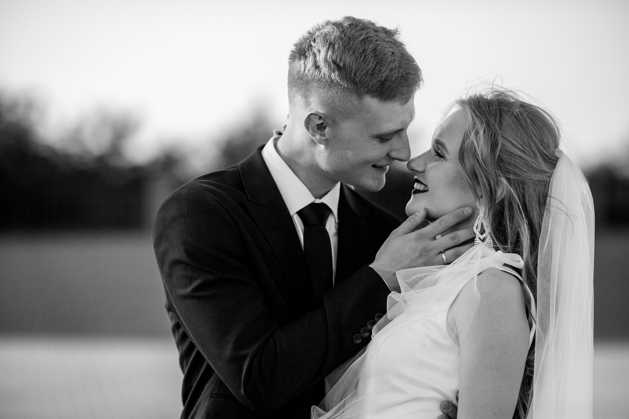 Фотосессия молодоженов у ЗАГСа Ставрополя. Фотограф Ставрополь Пятигорск Елизавета Дарина