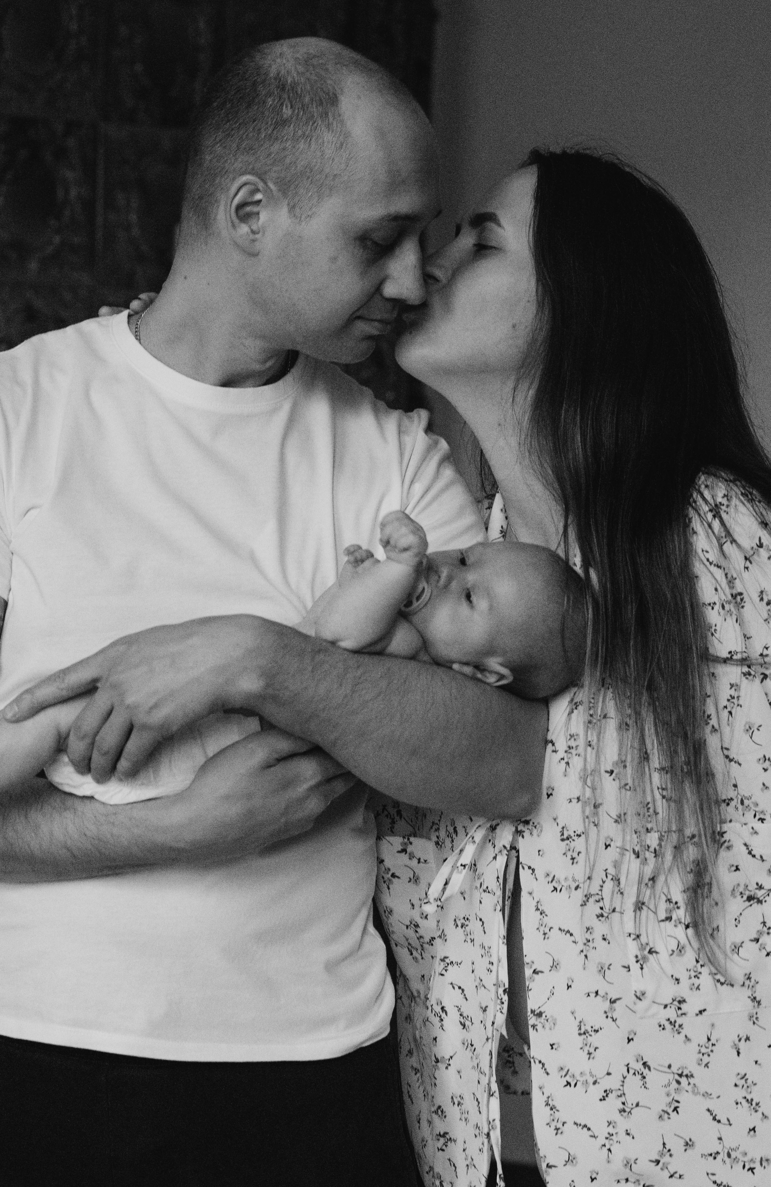 Семейная домашняя фотосессия. Профессиональный фотограф беременности в СПБ. Стильные фотосессии беременности в стиле минимализм и классическая фотография