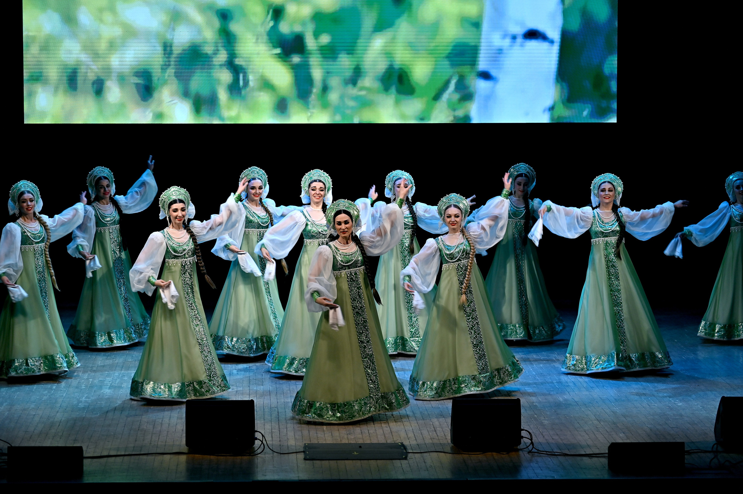 АНСАМБЛЬ ПЕСНИ И ТАНЦА «ДОНБАСС». ФОТОГРАФ ВАШИХ МЕРОПРИЯТИЙ РЯЗАНЬ СЕРГЕЙ КЛЮЕВ Концертная фотография близка к репортажу и портретной съемке