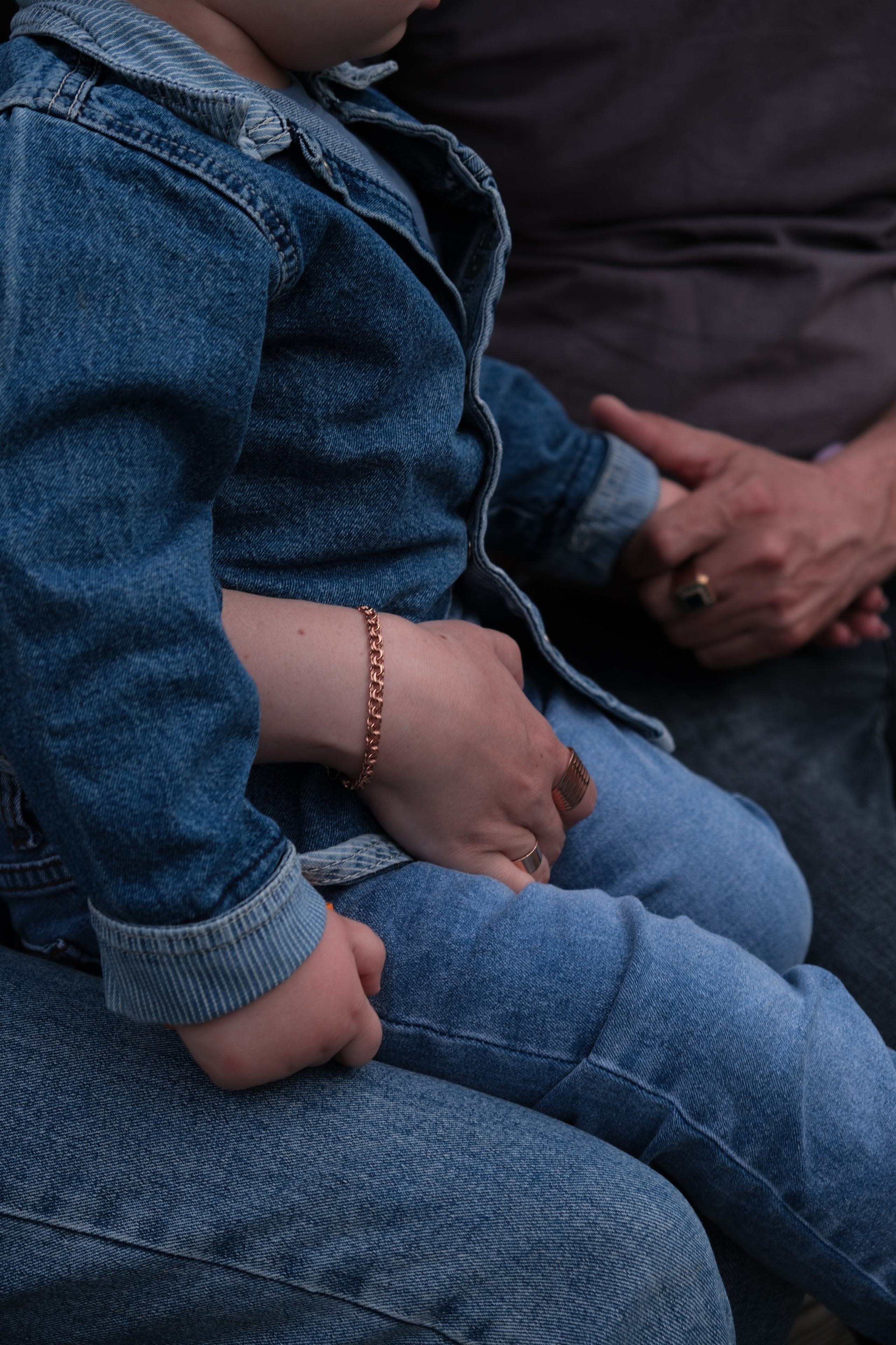 Прогулочная с ребенком. Фотограф на камеру и мобильная съемка в Казани Лидия