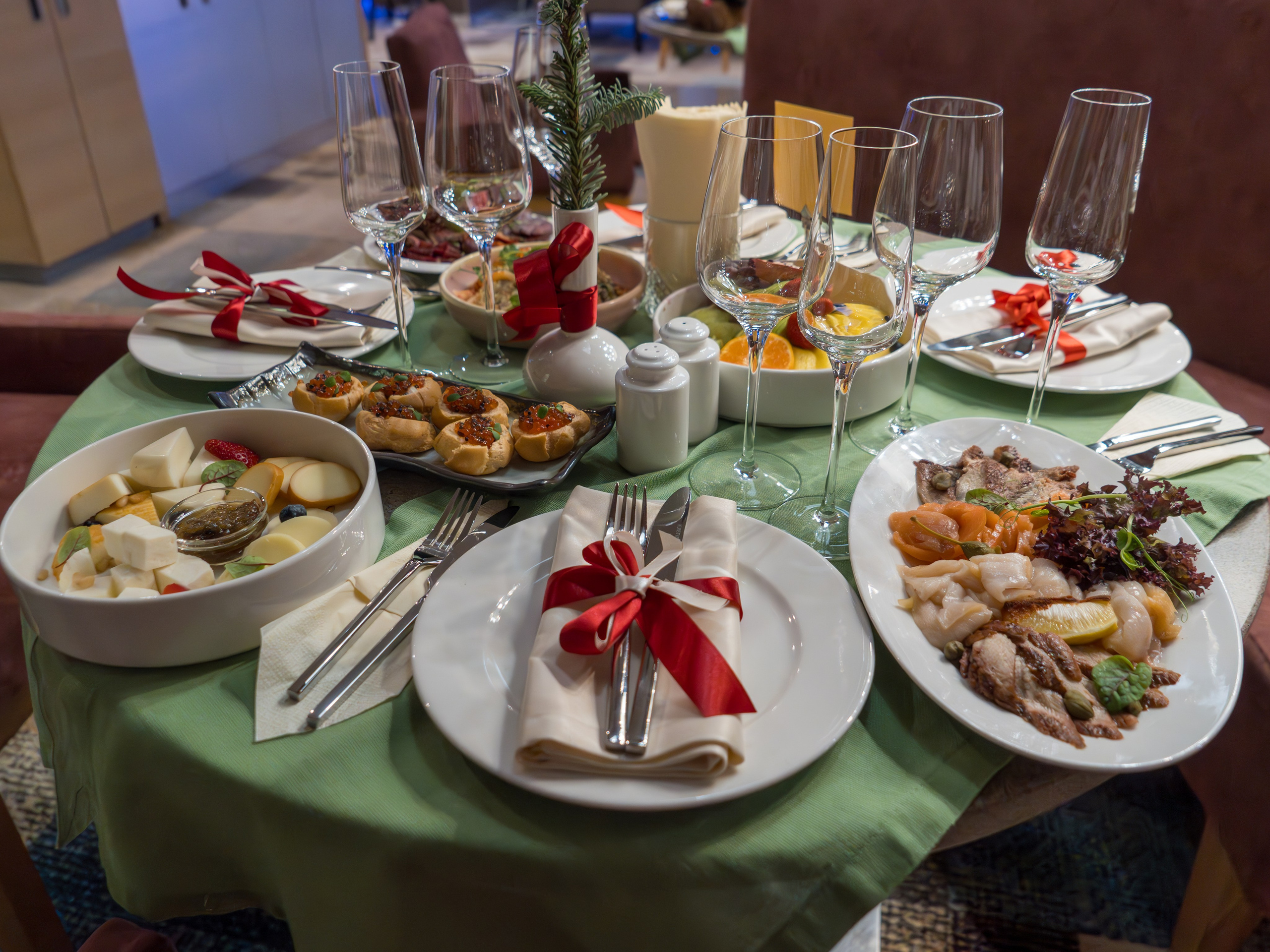 Новый год 2024 в ресторане Эрбелия. Репортажный фотограф в Красной Поляне и Сочи Павлюченко Екатерина