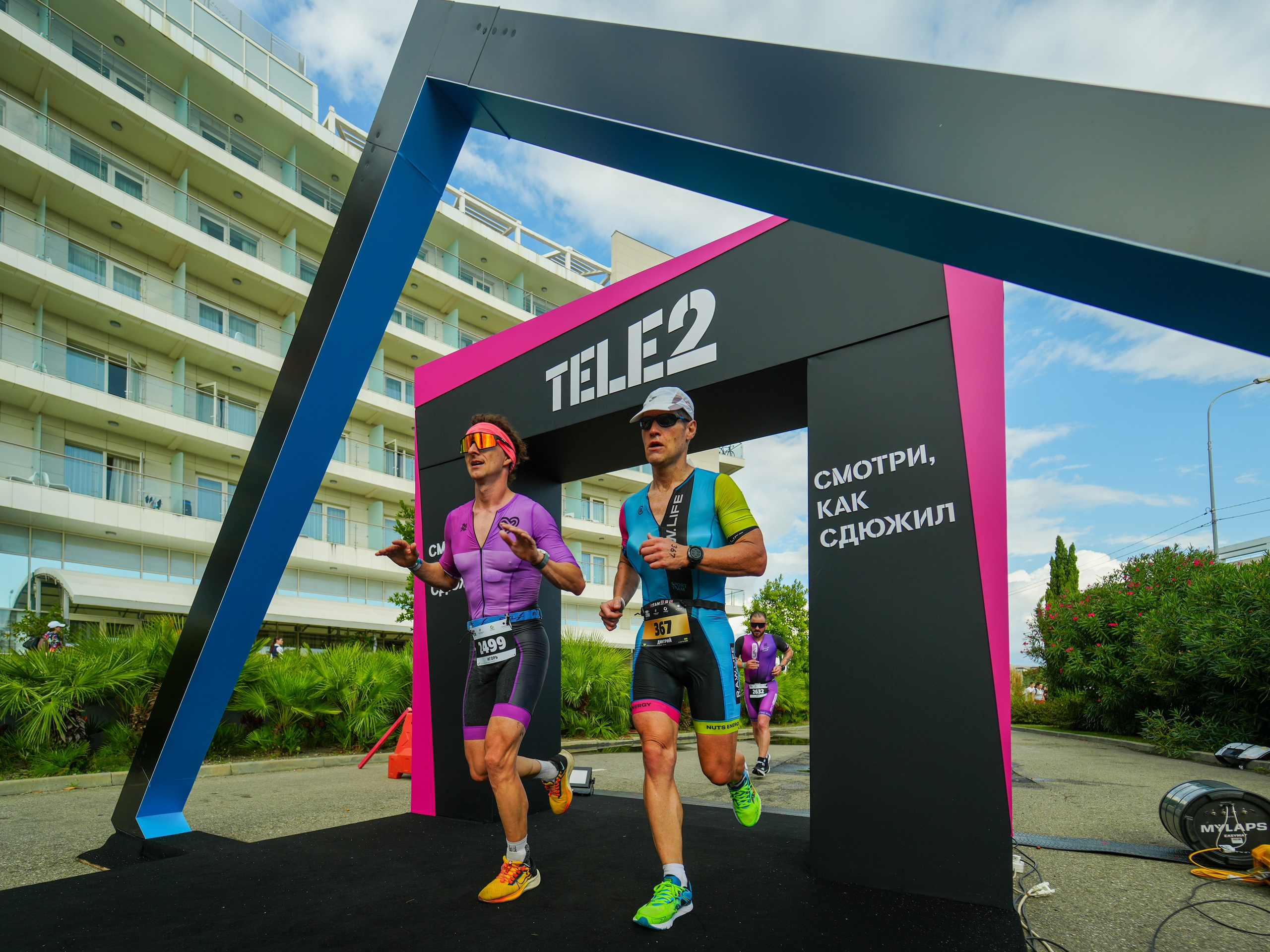 Фотоотчет партнерской интеграции для компании TELE2 на фестивале Ironstar. Репортажный фотограф в Красной Поляне и Сочи Павлюченко Екатерина