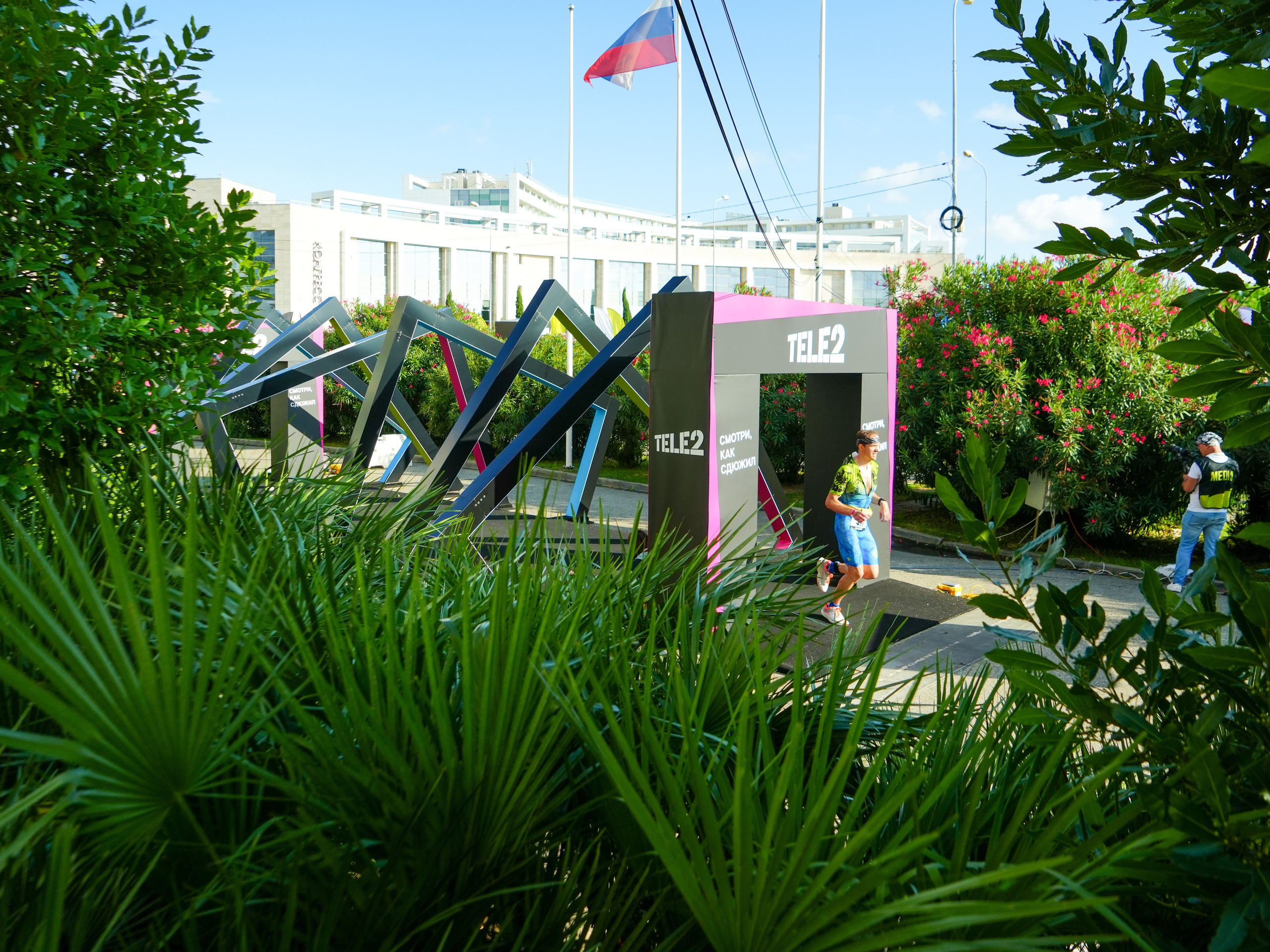 Фотоотчет партнерской интеграции для компании TELE2 на фестивале Ironstar. Репортажный фотограф в Красной Поляне и Сочи Павлюченко Екатерина