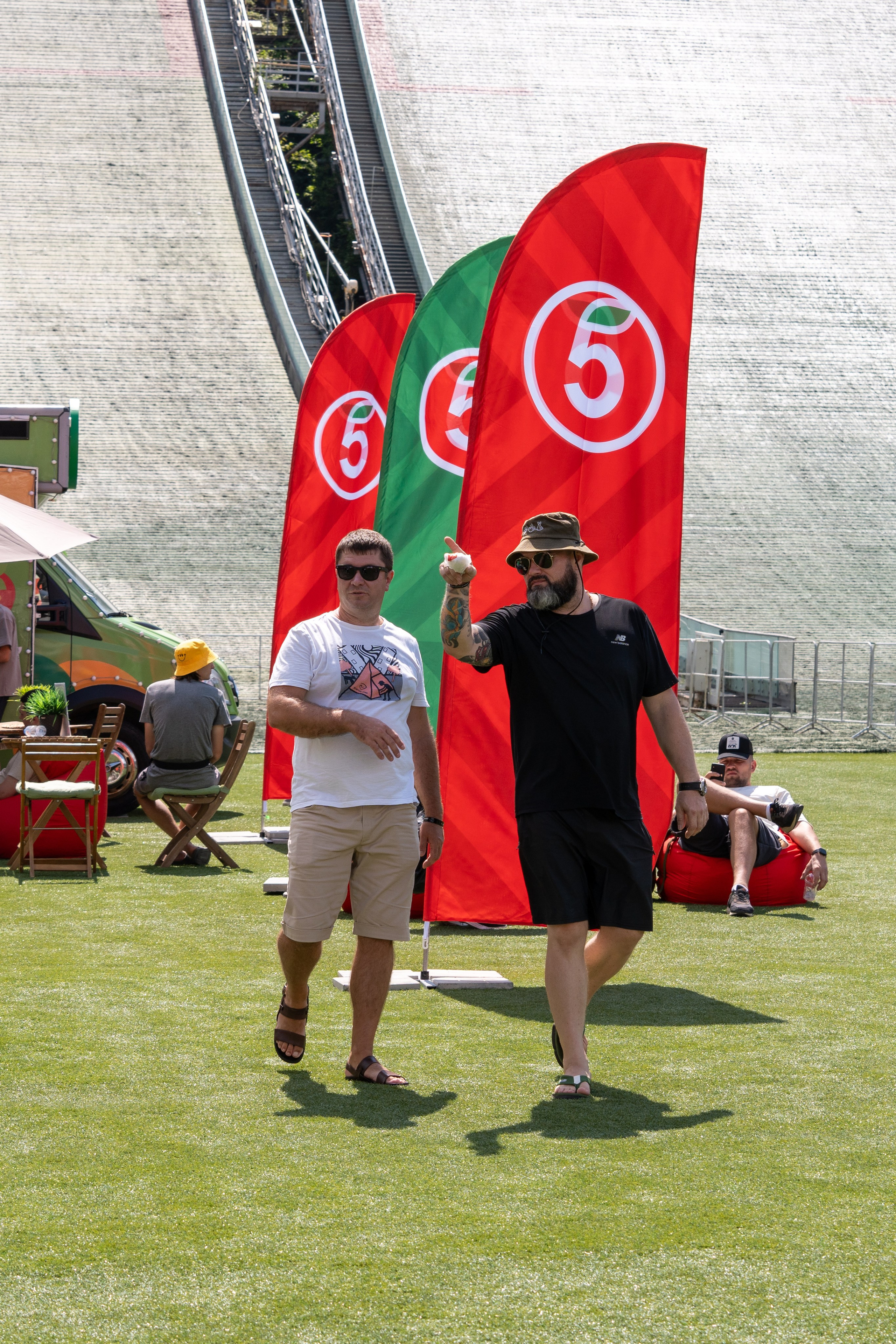 Фотоотчет партнеской интеграции для сети «Пятерочка» на фестивале «Grounded». Репортажный фотограф в Красной Поляне и Сочи Павлюченко Екатерина