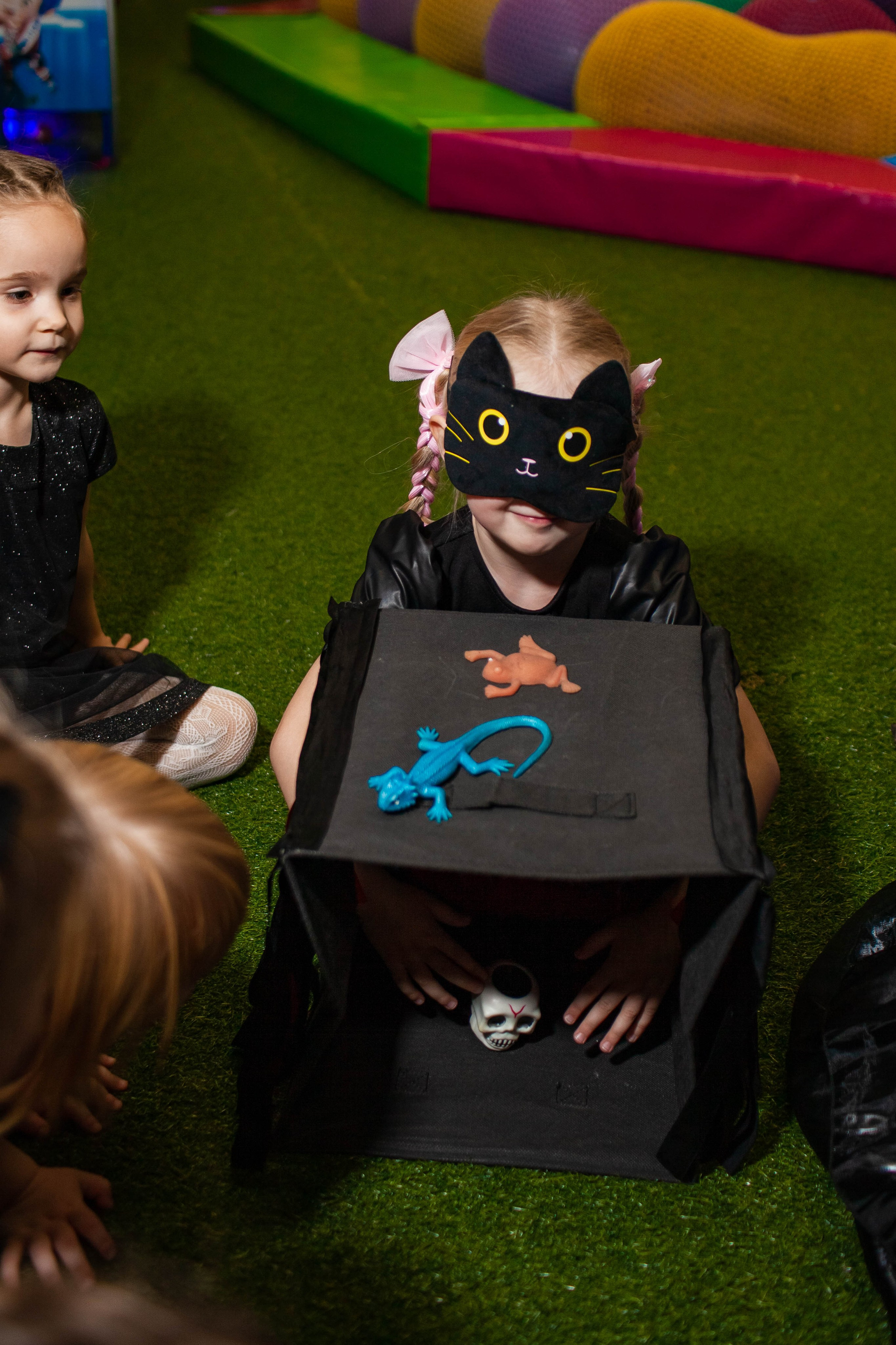 День Рождения Анечки в стиле Уэнсдей. Детский и семейный фотограф в Санкт-Петербурге Елизавета Сорокина