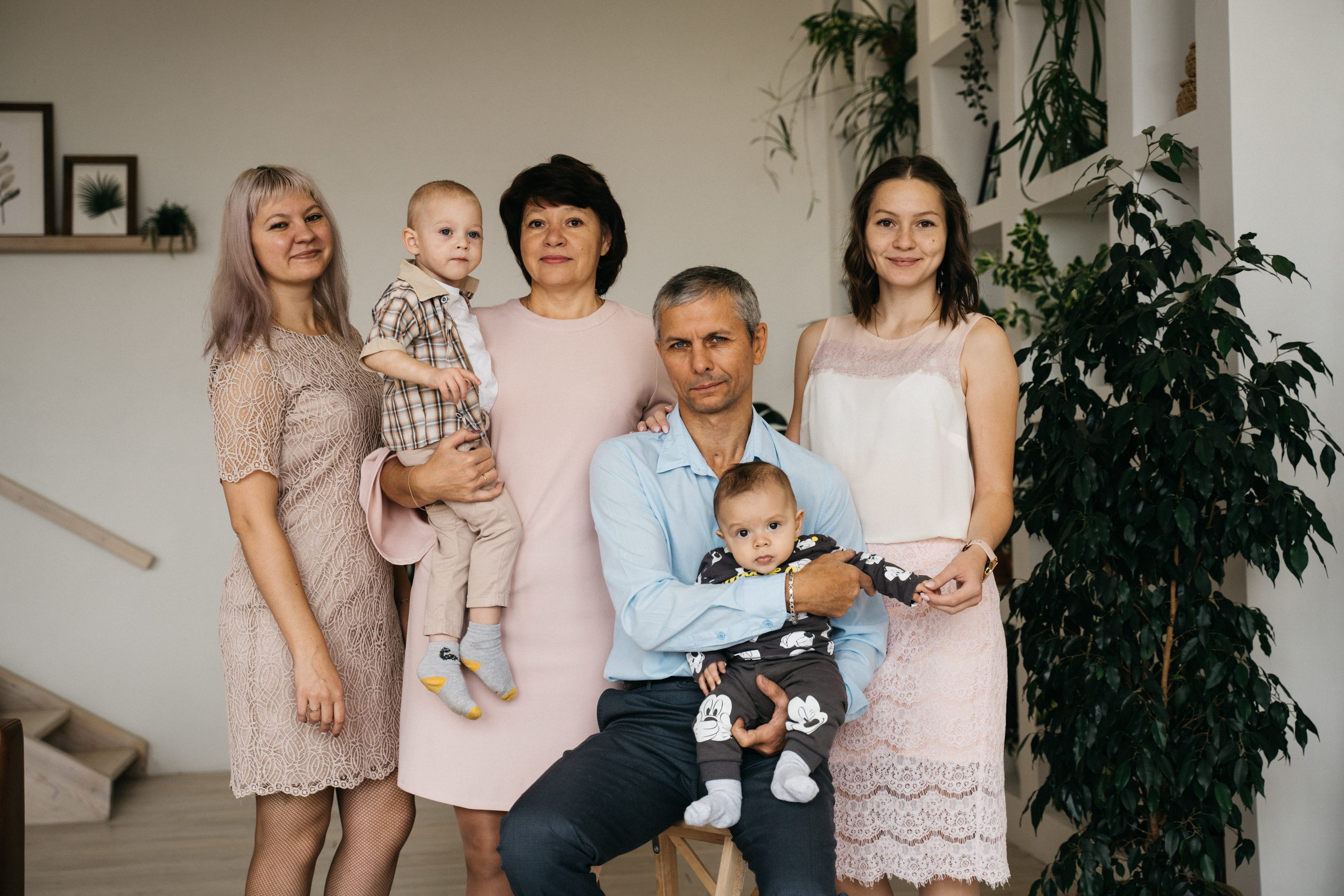 Семейная фотосессия в студии. Выпускные альбомы для детского сада и школы в Красноярске Мария Русяев