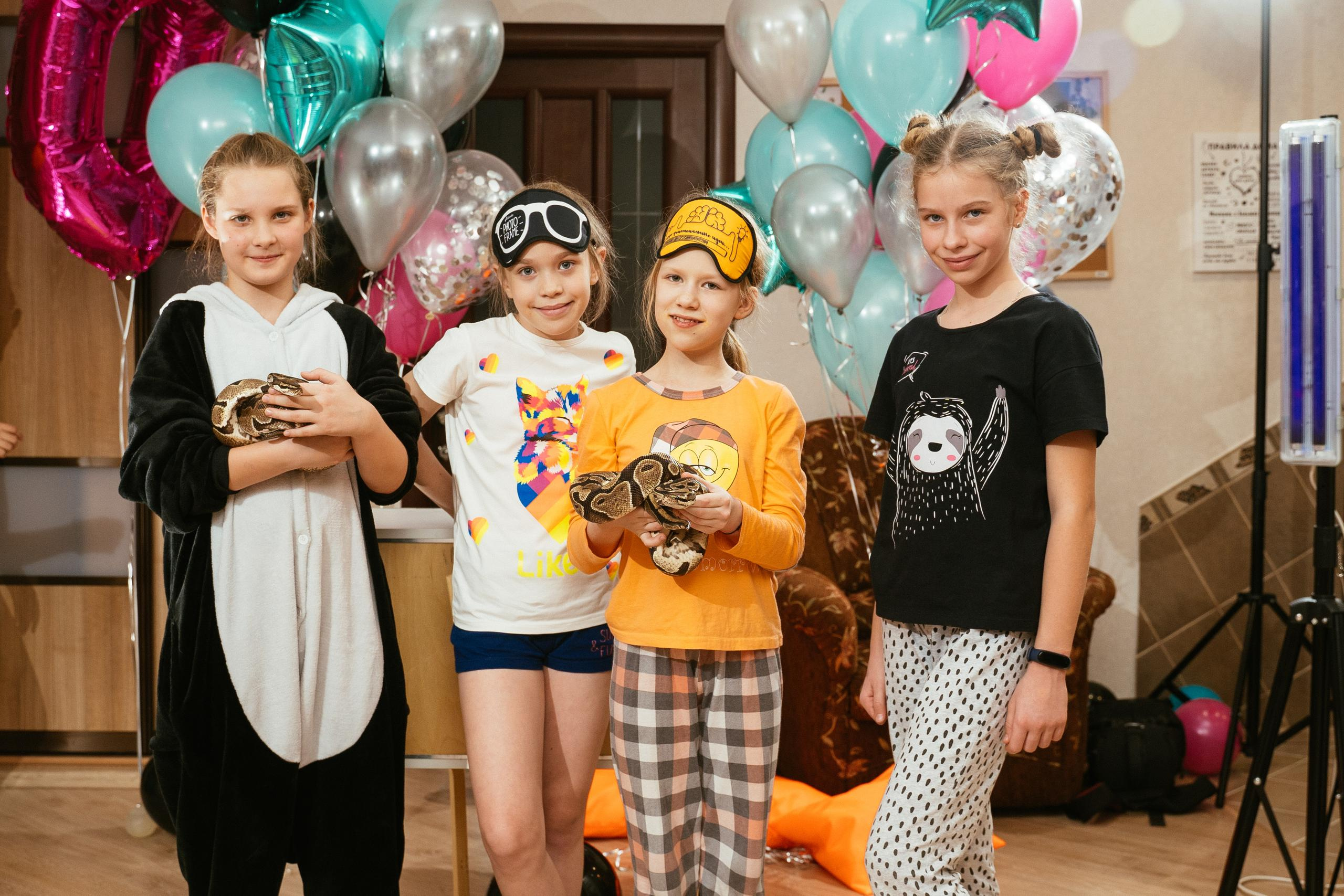 Пижамная вечеринка и нащупай-шоу. Выпускные альбомы для детского сада и школы в Красноярске Мария Русяев