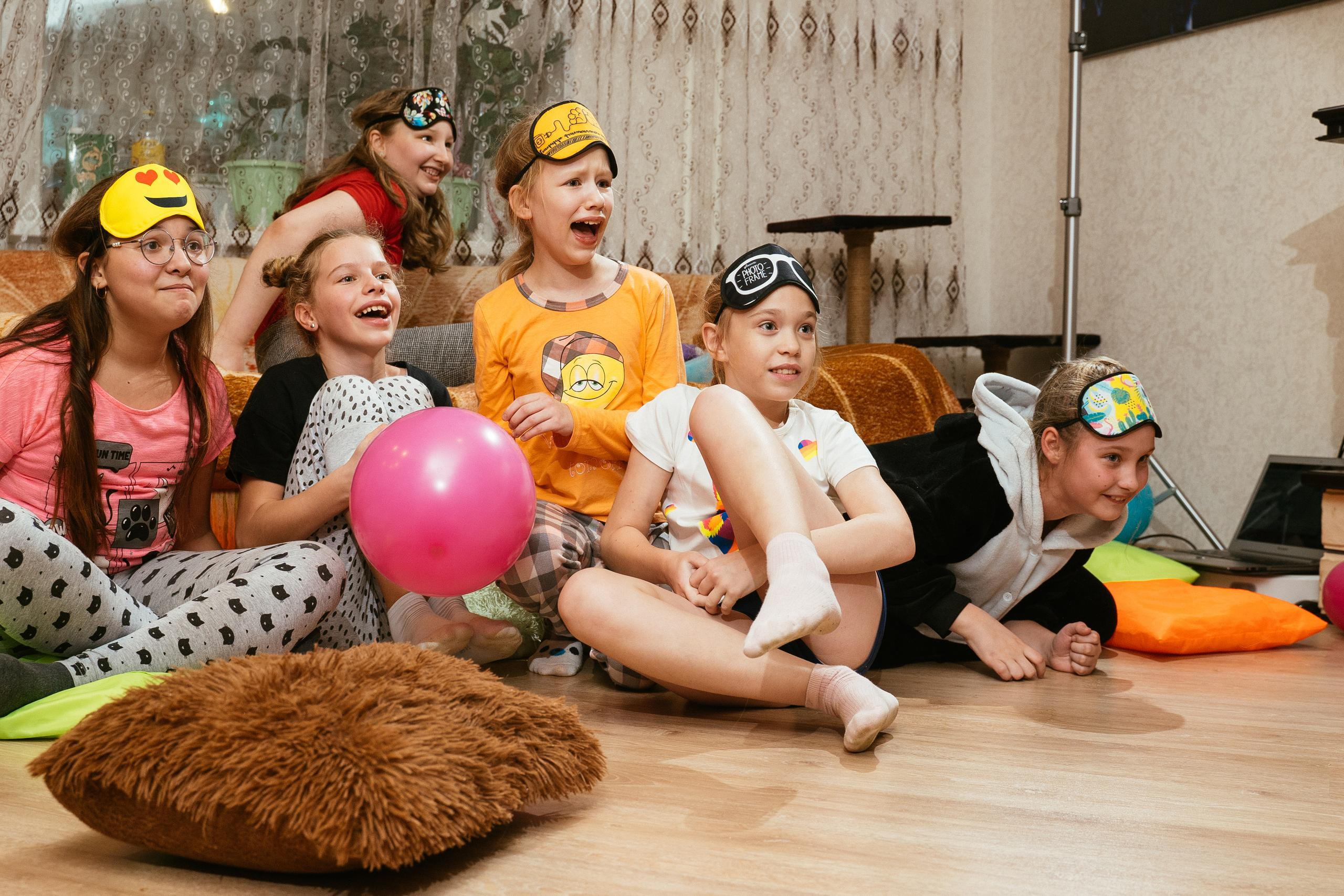 Пижамная вечеринка и нащупай-шоу. Выпускные альбомы для детского сада и школы в Красноярске Мария Русяев