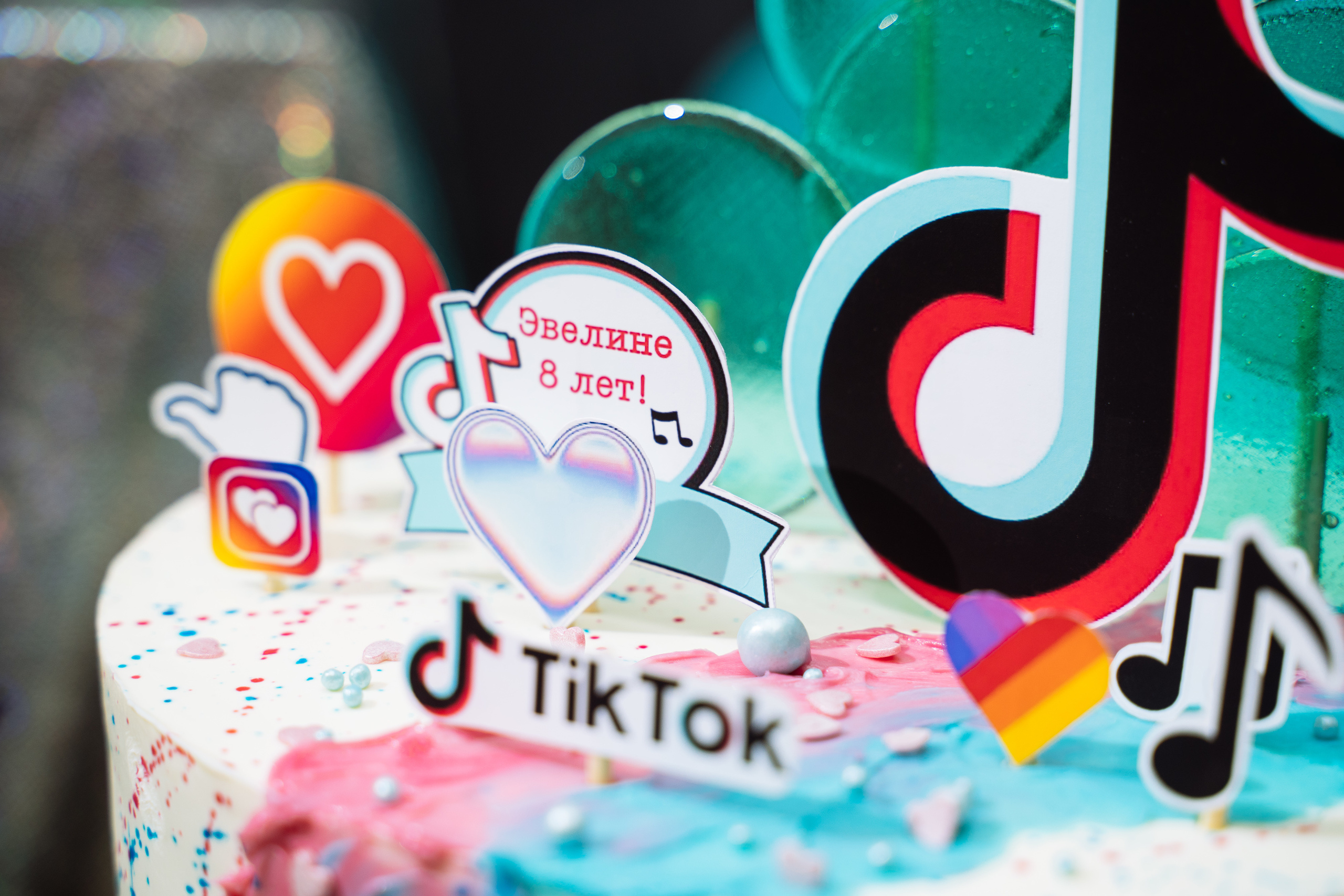 День рождения Эвелины. Выпускные альбомы для детского сада и школы в Красноярске Мария Русяев