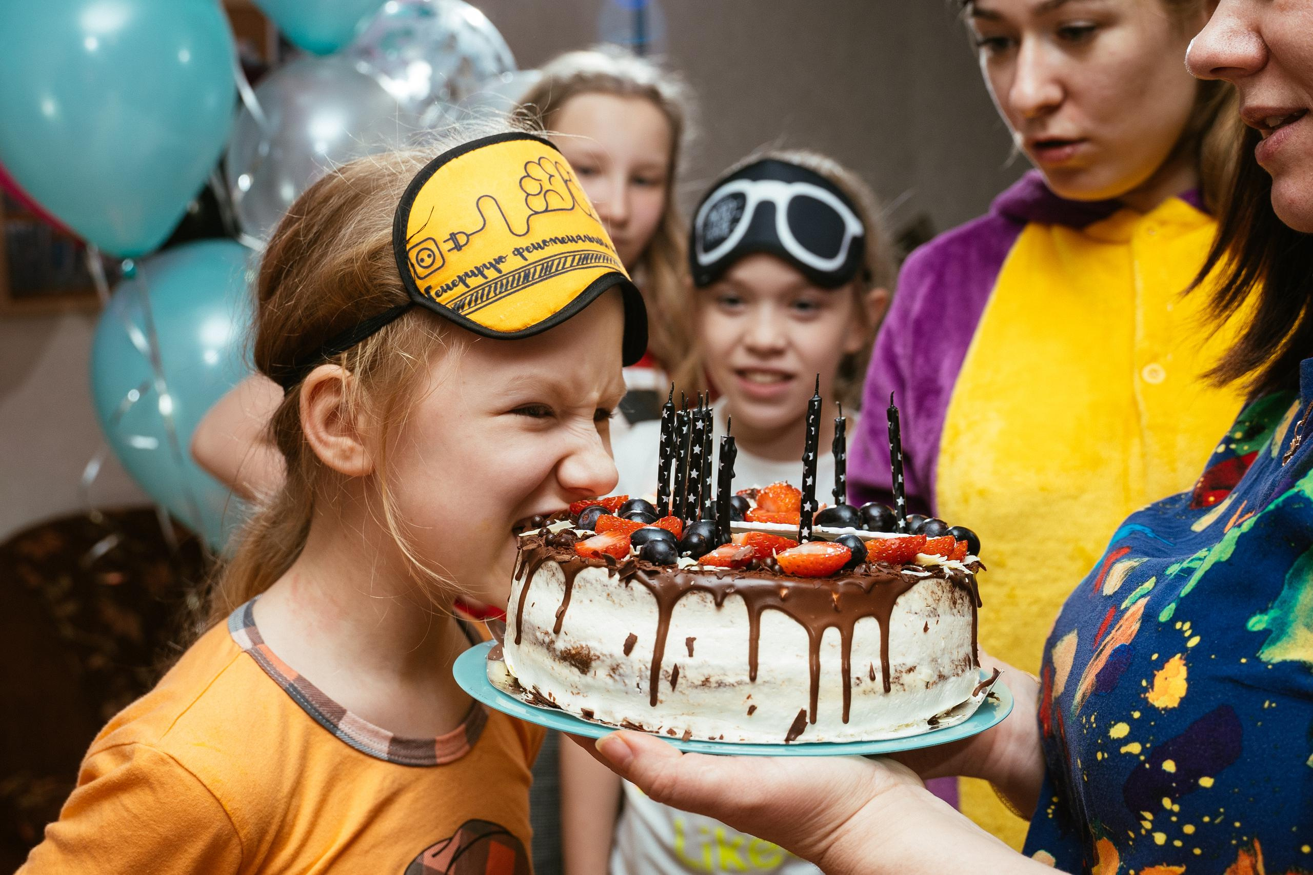 Пижамная вечеринка и нащупай-шоу. Выпускные альбомы для детского сада и школы в Красноярске Мария Русяев