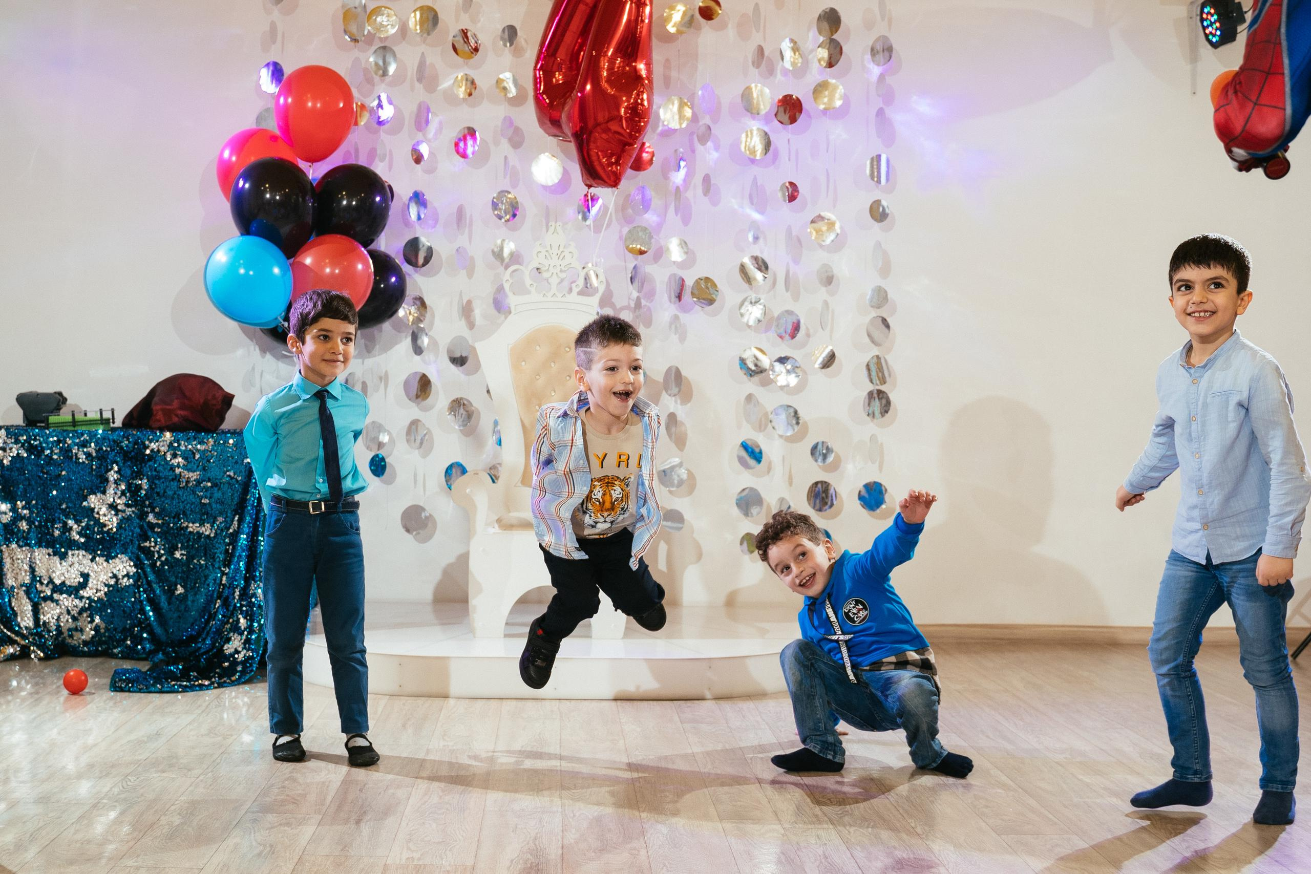 День рождения Бориса. Выпускные альбомы для детского сада и школы в Красноярске Мария Русяев