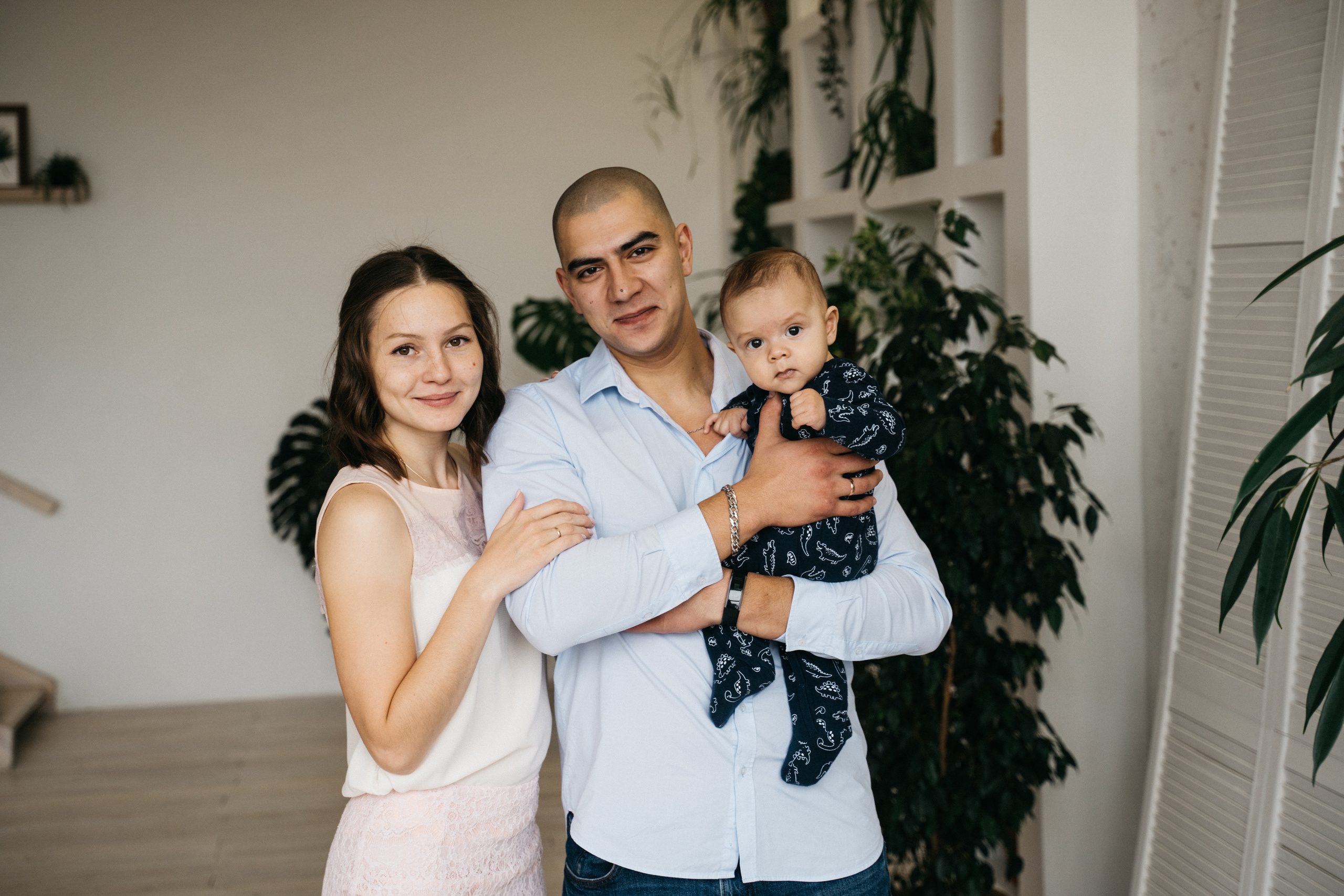 Семейная фотосессия в студии. Выпускные альбомы для детского сада и школы в Красноярске Мария Русяев