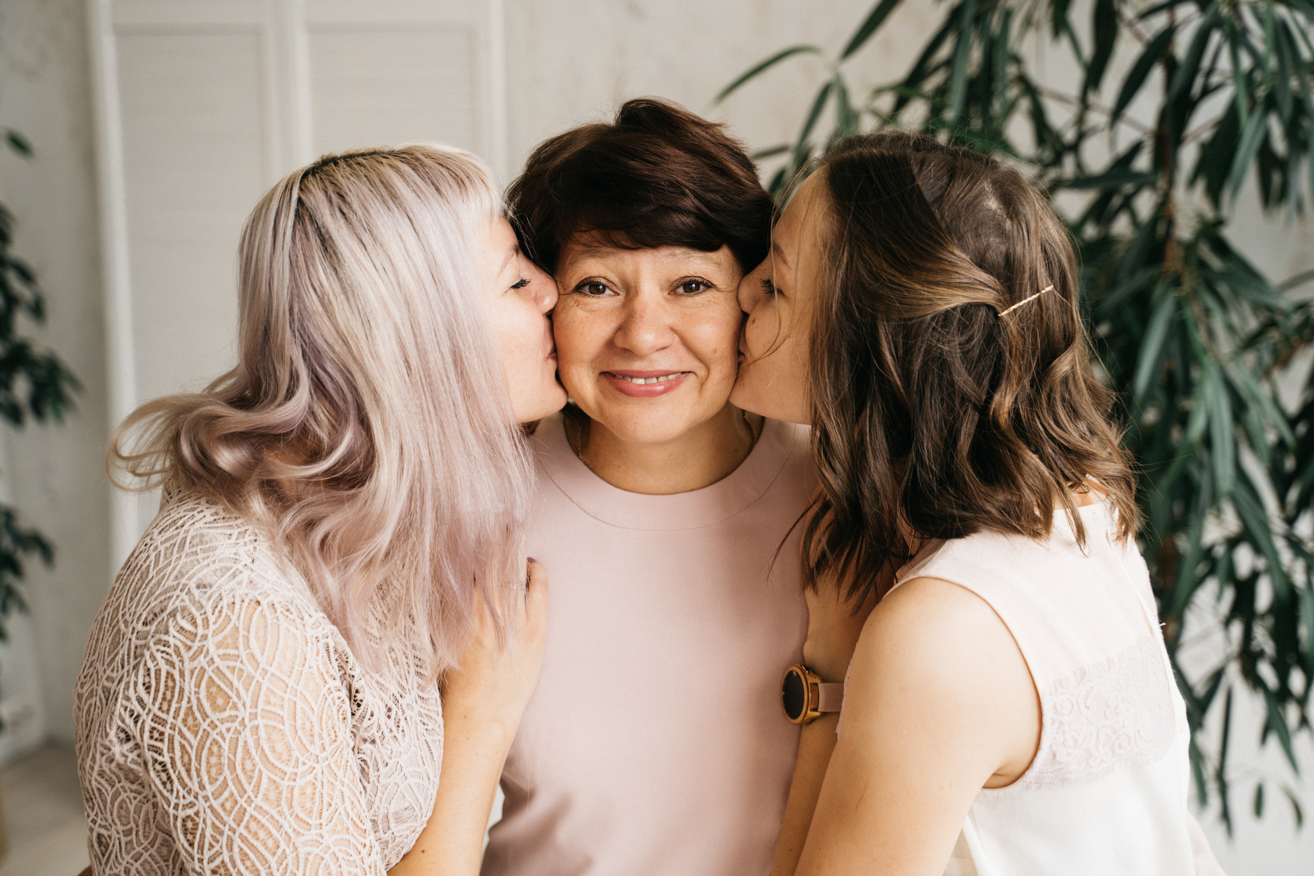 Семейная фотосессия в студии. Выпускные альбомы для детского сада и школы в Красноярске Мария Русяев