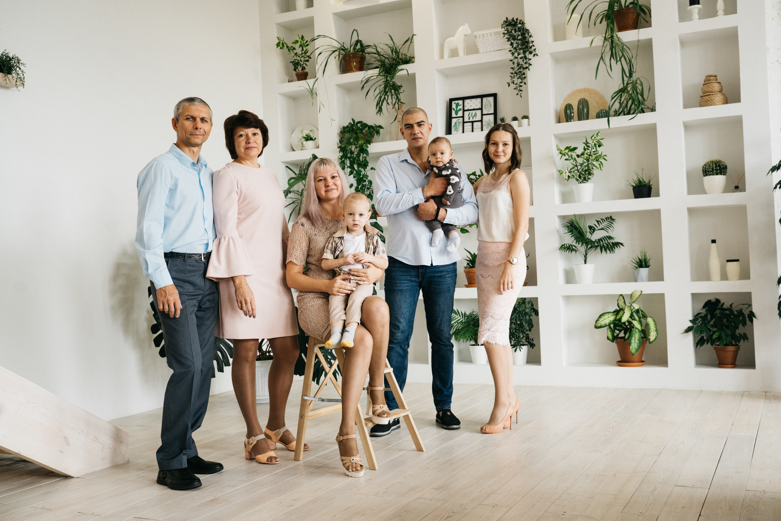 Семейная фотосессия в студии. Выпускные альбомы для детского сада и школы в Красноярске Мария Русяев