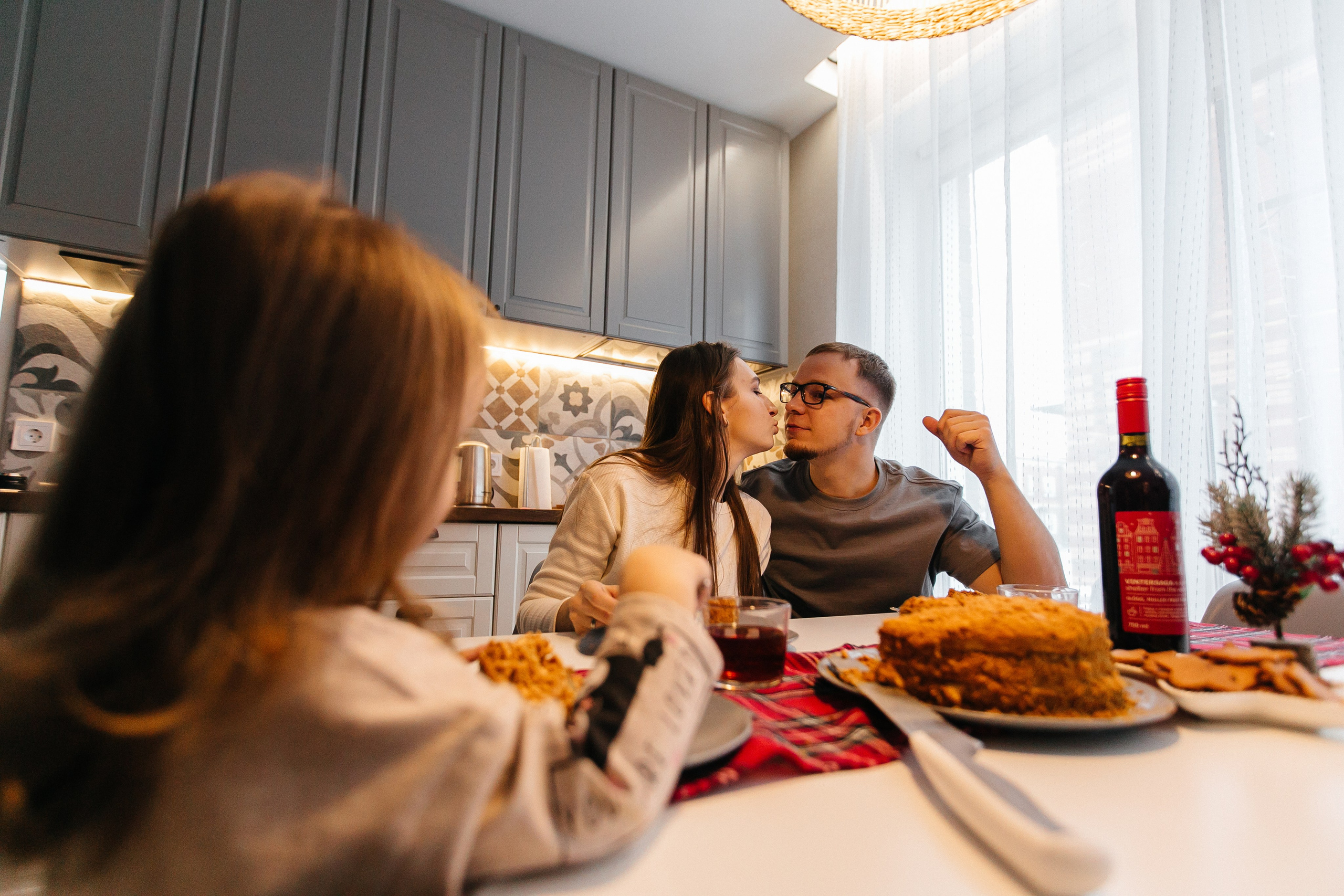 Где-то снежные дремлют метели, В ожидании праздничных чудес. Душевный фотограф Ваших самых ярких событий Марина Погребняк
