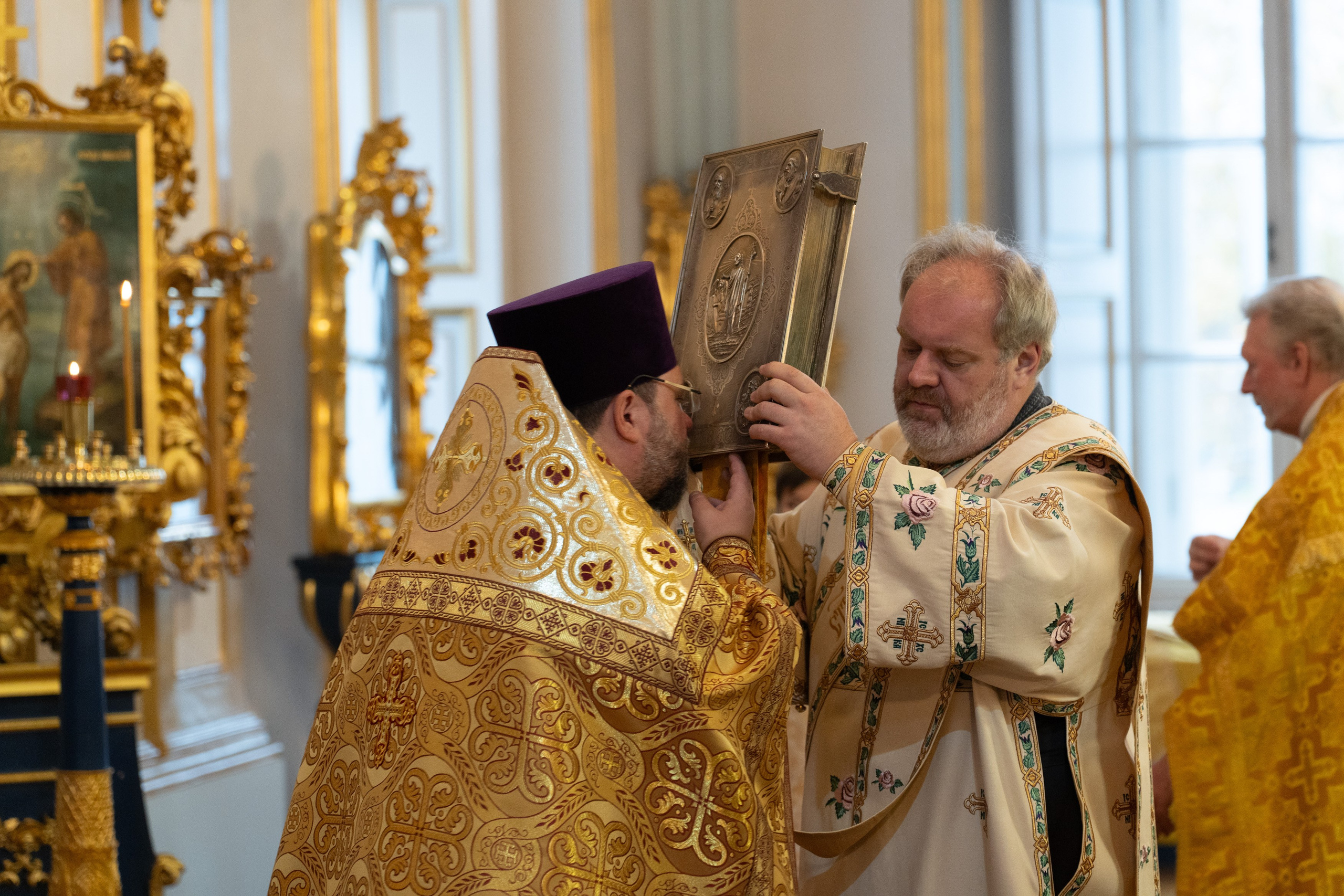 Неделя 20-я по Пятидесятнице. Память святых отцов VII Вселенского Собора. Иверской иконы Божией Матери. НИКОЛО-БОГОЯВЛЕНСКИЙ МОРСКОЙ СОБОР