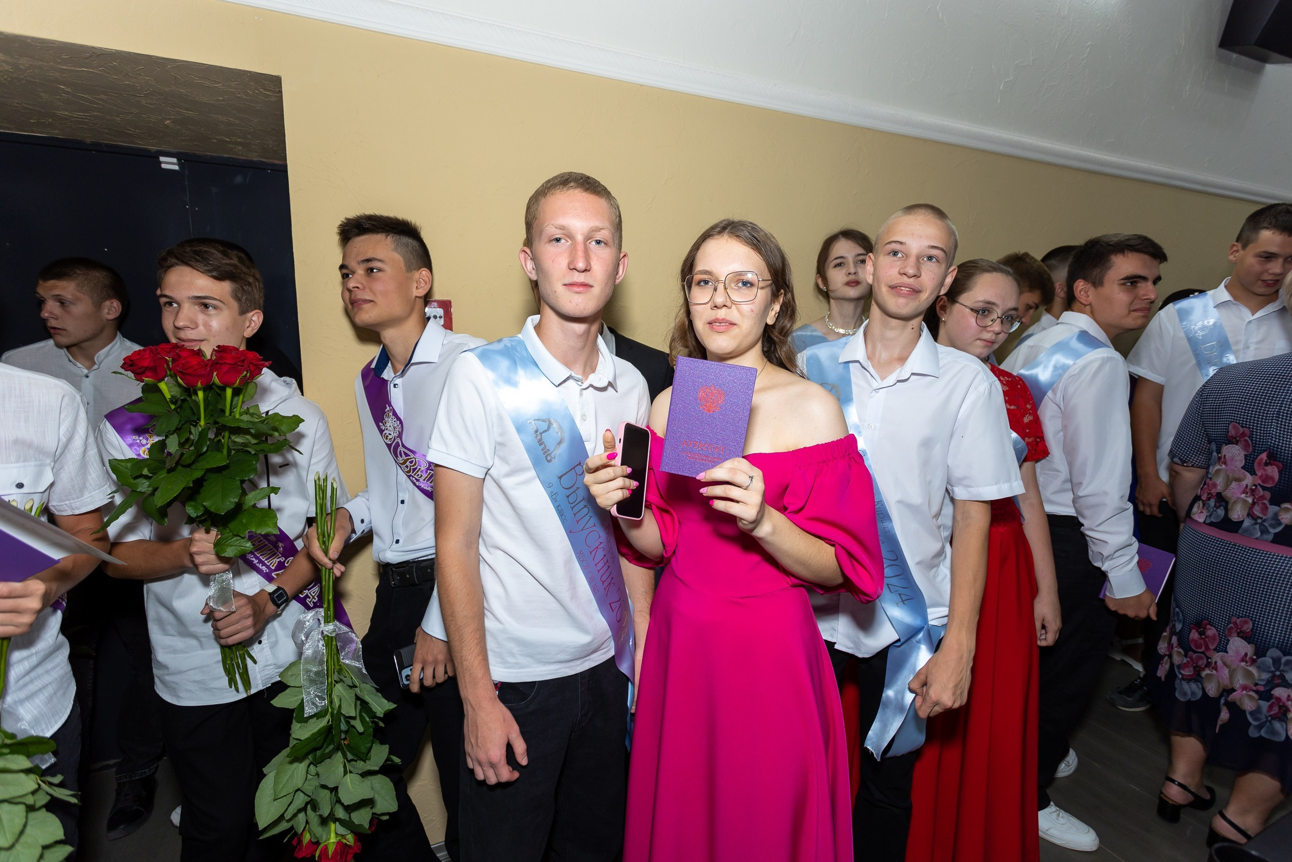 Вручение аттестата и выпускной вечер. Выпускные альбомы Майкоп, Краснодар Елена Золотарева