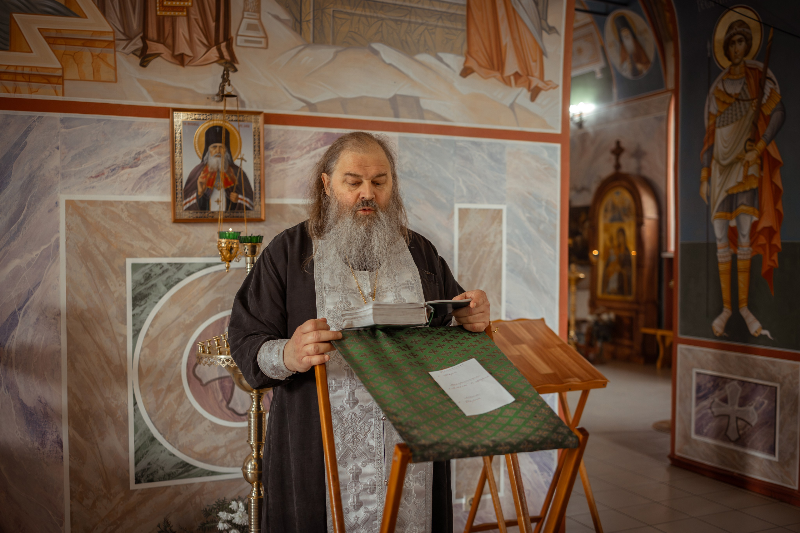 Таинство Крещения младенца в храме в честь святой преподобномученицы великой княгини Елисаветы (г.Белоусово). Надежда Стар семейный и церковный фотограф в Жукове и Калужской области