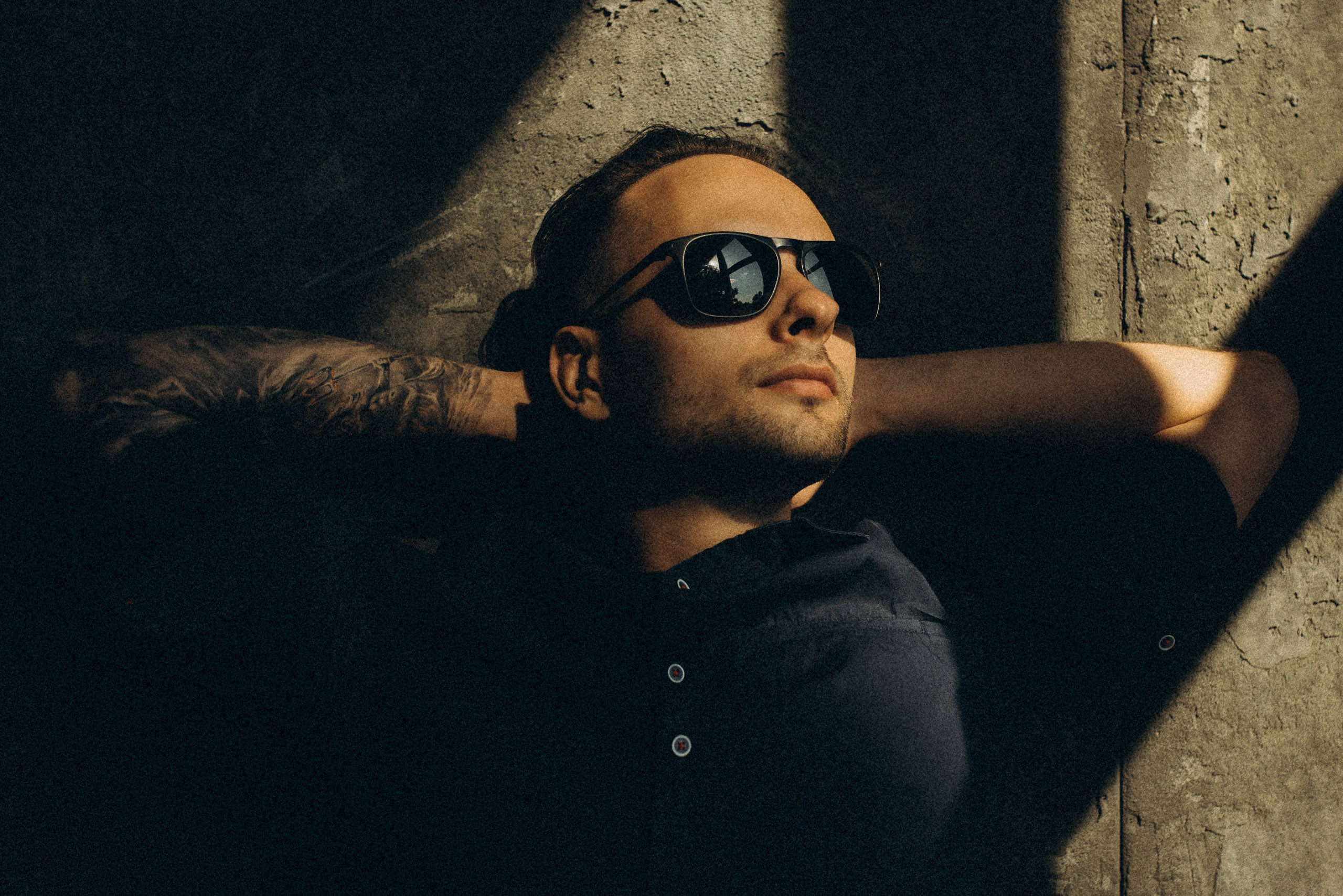 Ярослав, портрет с жестким светом, студия Wide