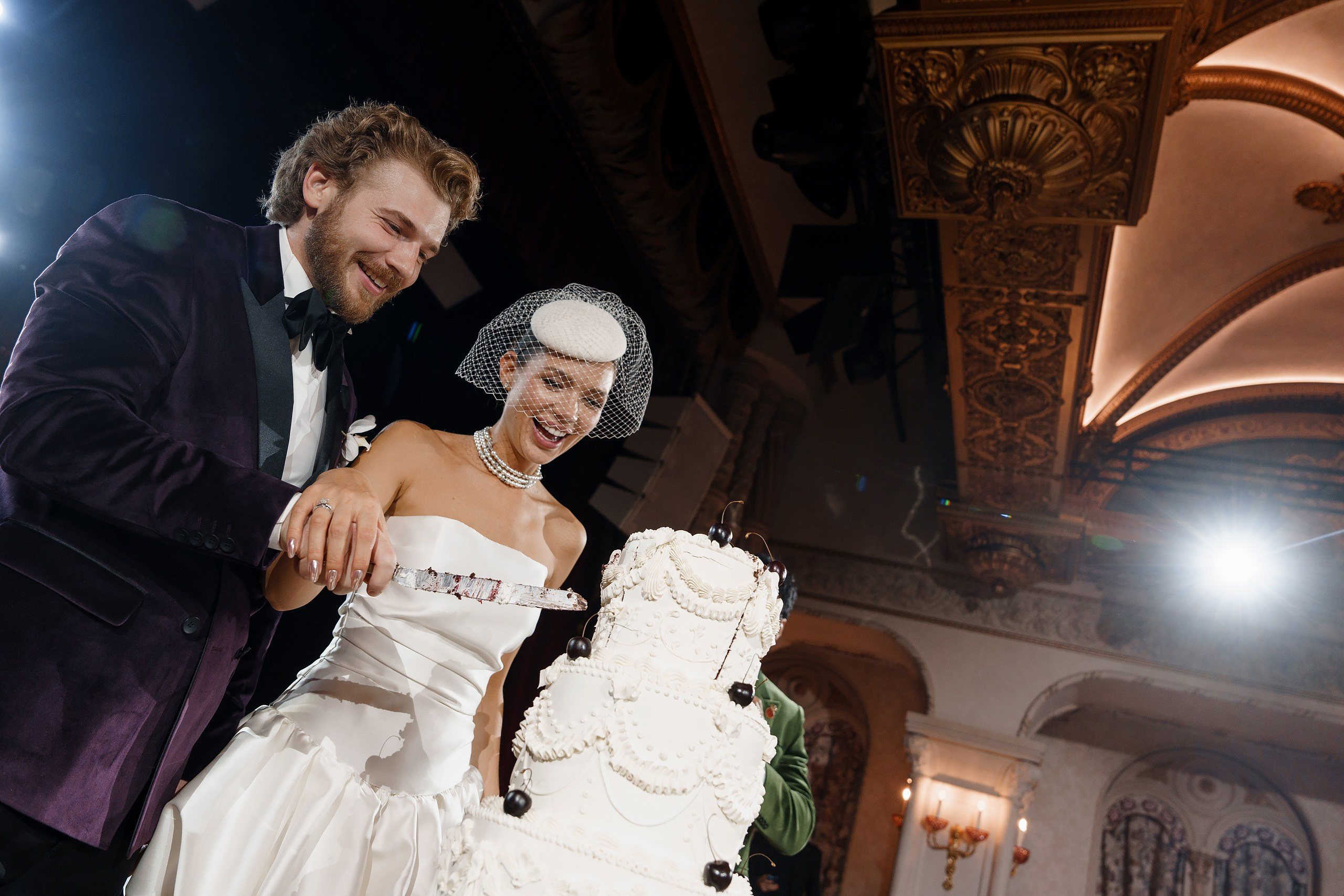 Эмоциональная свадебная фотосъемка в концертном зале Veneziano. Саша Потапкин Фотограф. Сочи, Екатеринбург, Москва
