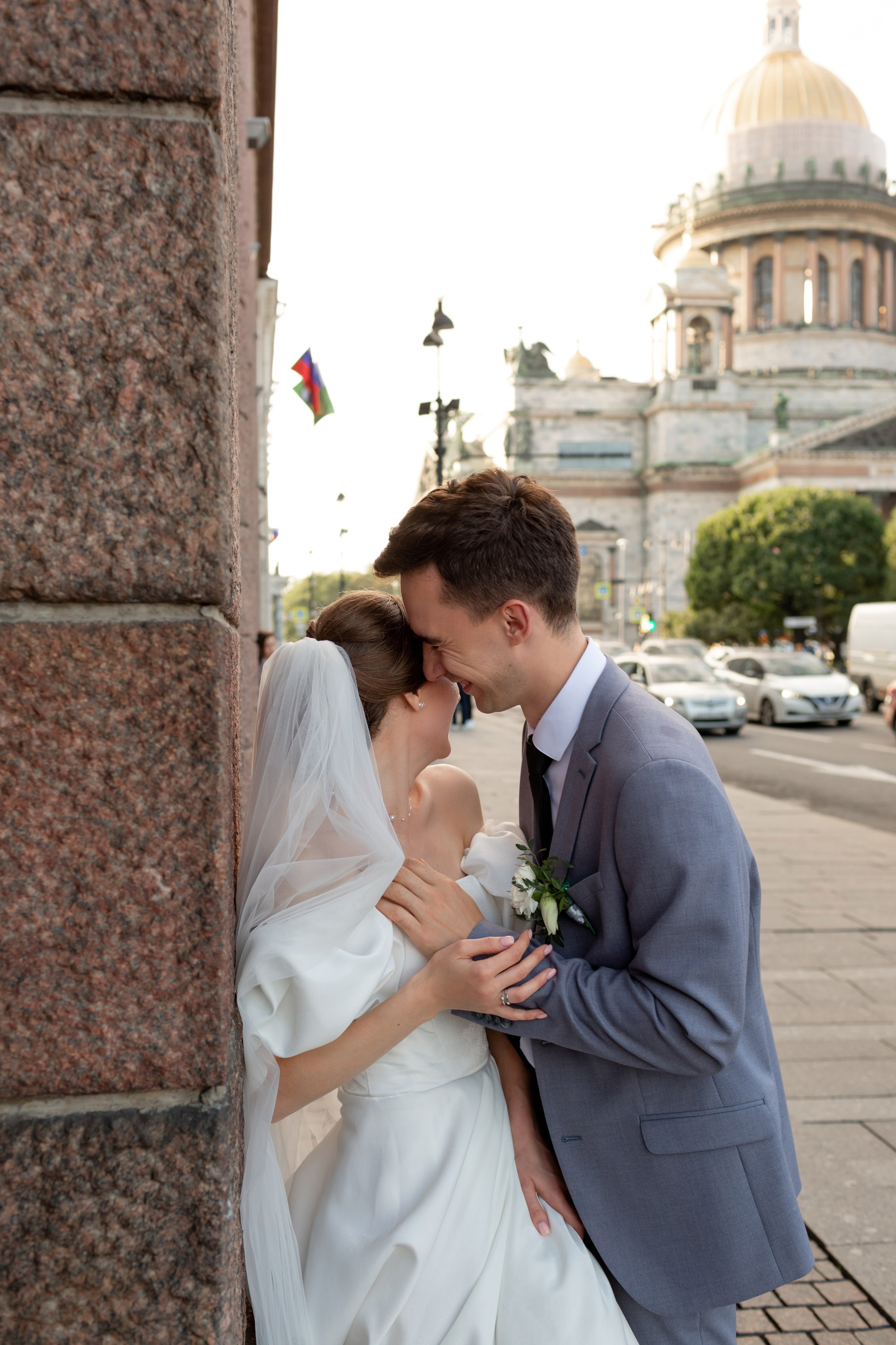 Свадебная фотопрогулка в Санкт-Петербурге. Свадебный фотограф Кирилл Белый