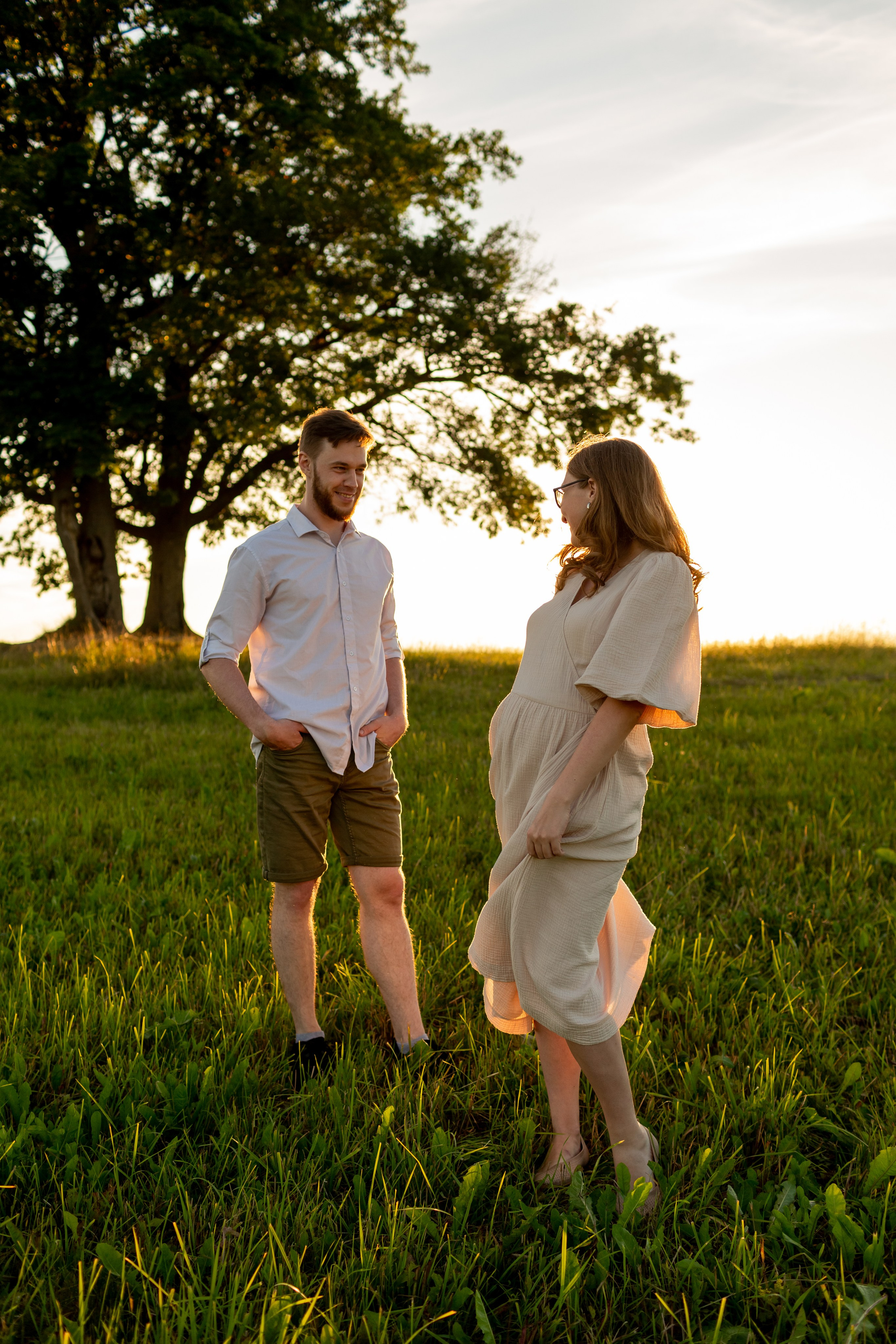 В ожидании чуда. Закат в поле. Свадебный фотограф Кирилл Белый