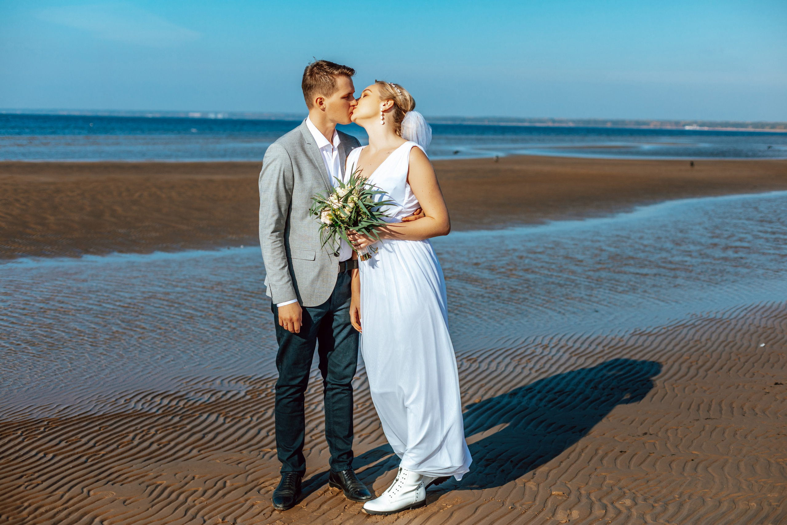 Соня и Влад. Свадьба в Сестрорецке, прогулка по Финскому заливу. Свадебный и семейный фотограф в Санкт-Петербурге и Сестрорецке