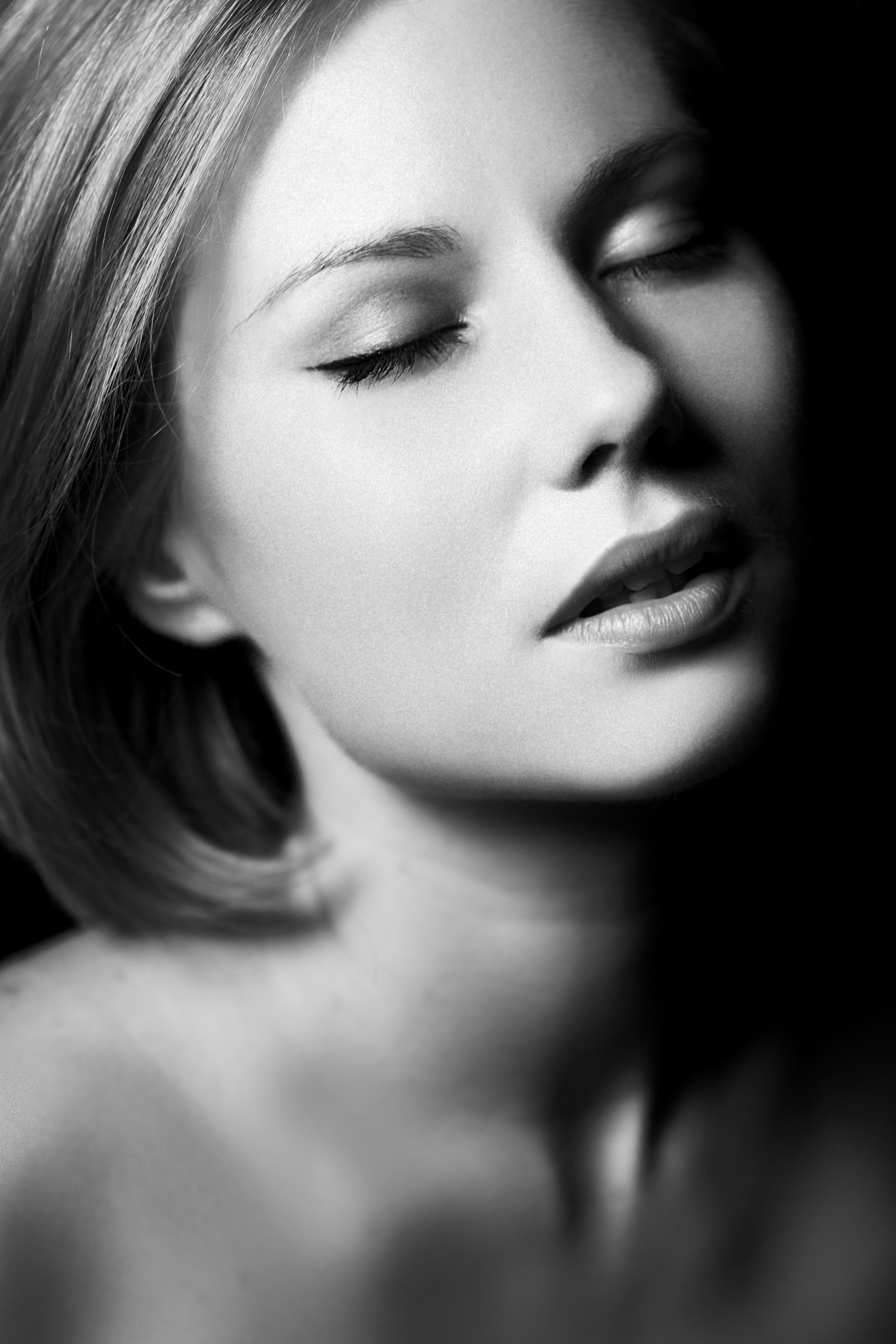 красивый страстный портрет нежной девушки 