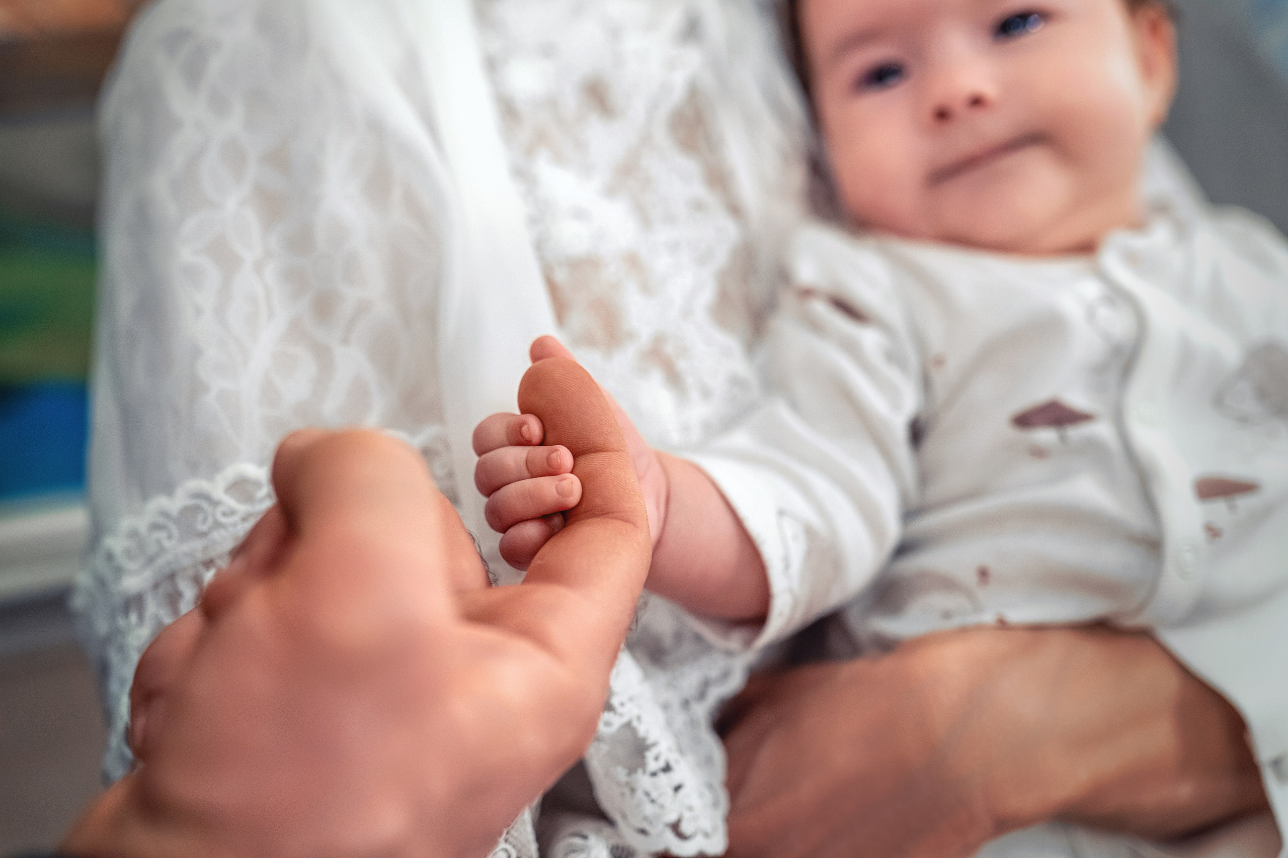 Крещение ребенка в храме Петра и Февронии в Покровском монастыре. Фотограф \ Видеограф на Крещение, Венчание Москва| Семейные съемки